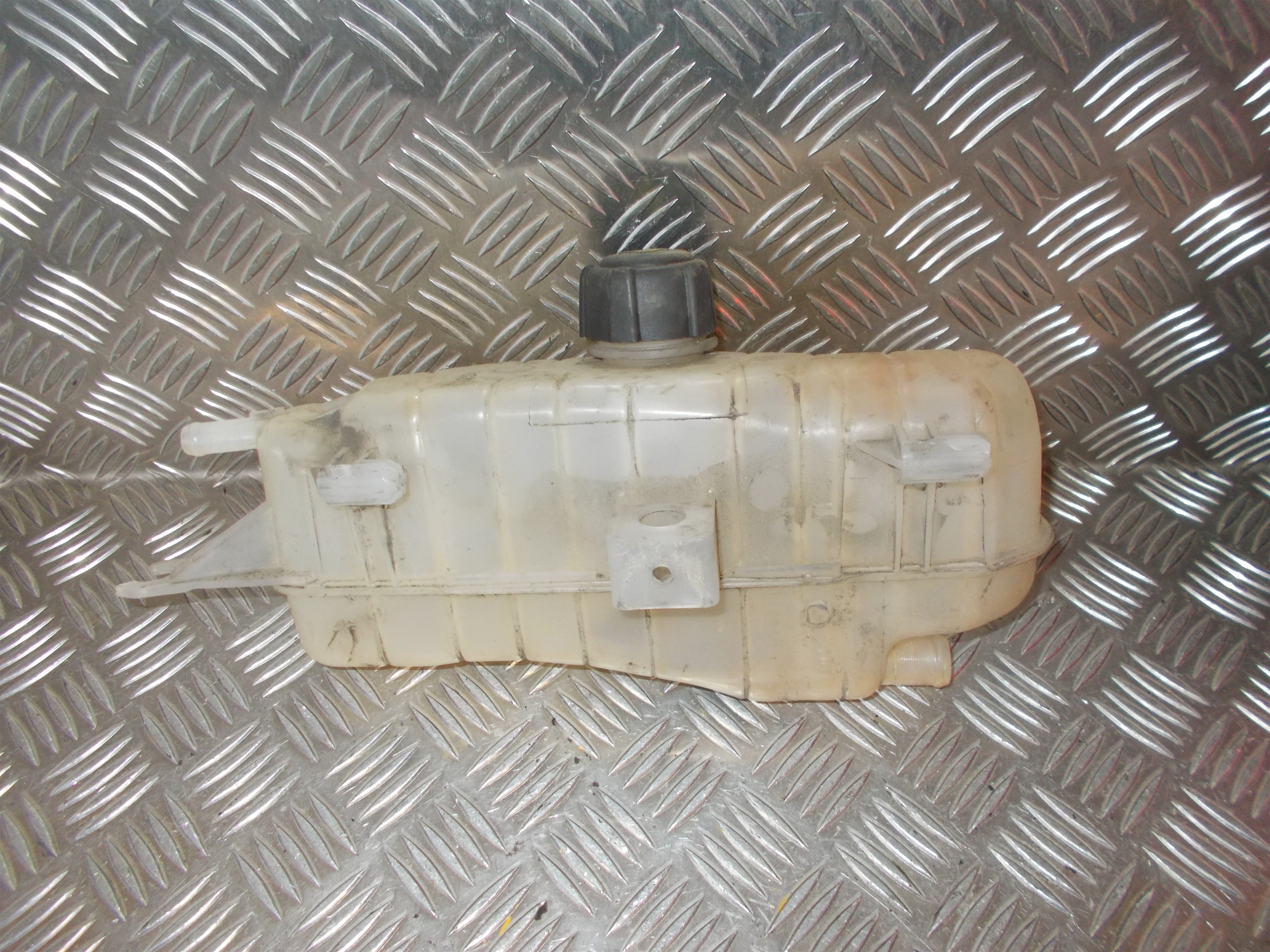 Renault Clio 3 Ekspansionsbehold Med OEM Nr. Ophugger Fra Renault Ophugger