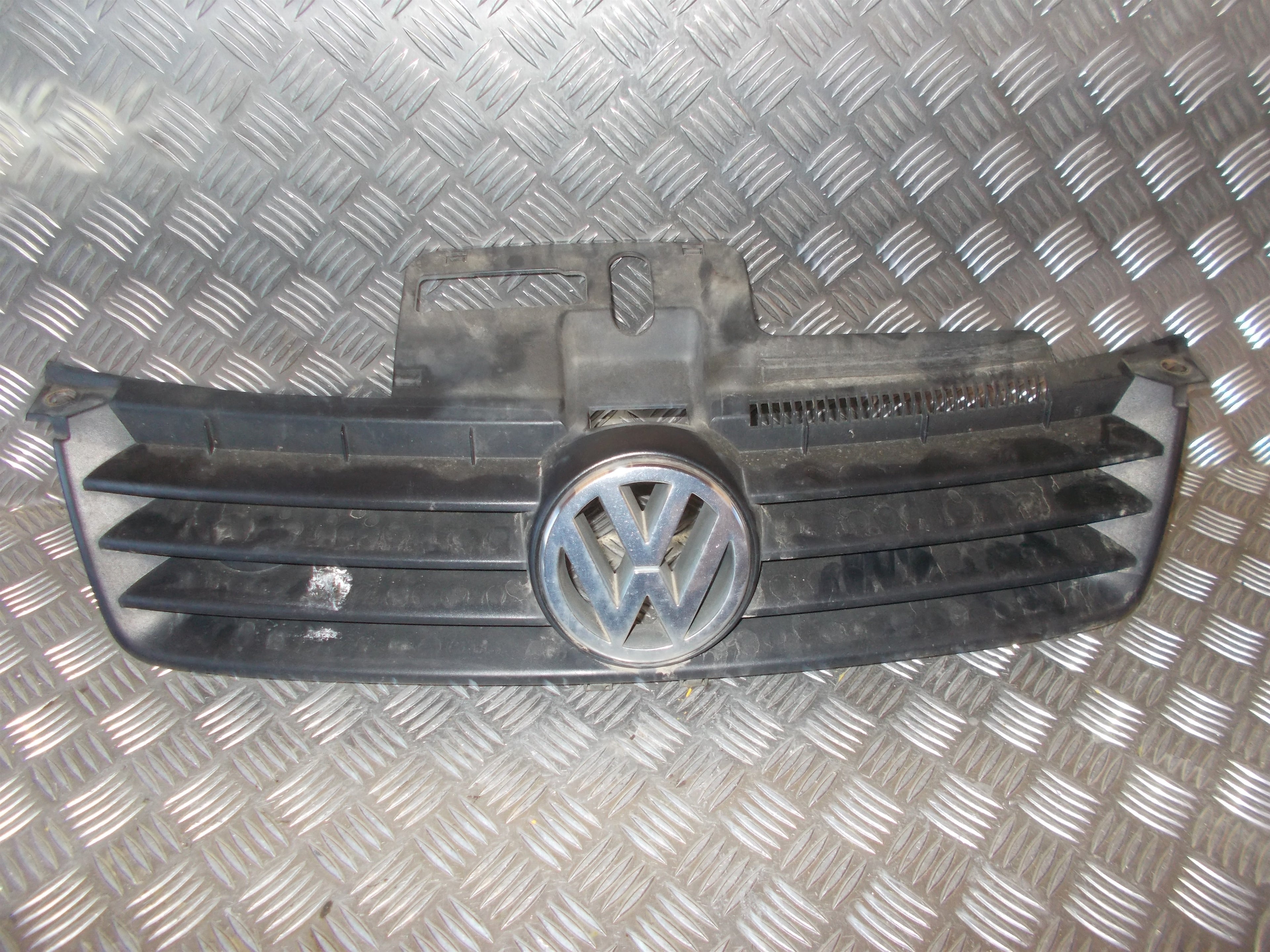 VW Polo 9N Frontgitter Med OEM Nr. Ophugger Fra VW Ophugger