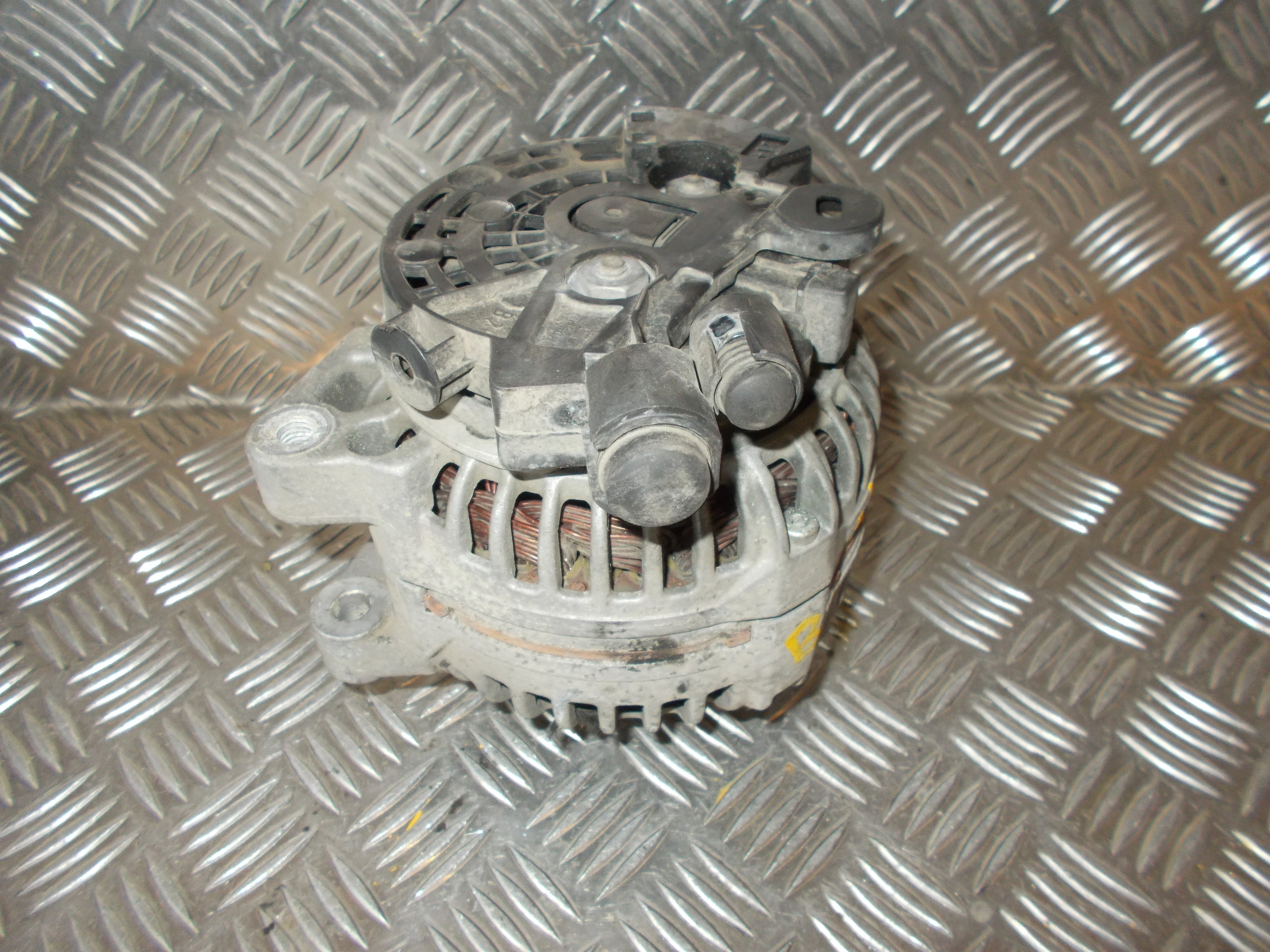 Peugeot 406 Generator Med OEM Nr. 71723408 Fra Peugeot Ophugger
