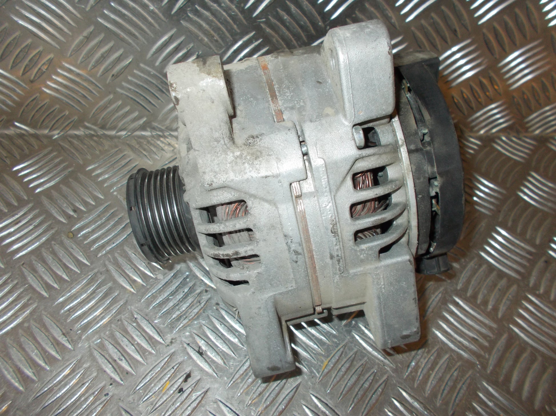 Peugeot 406 Generator Med OEM Nr. 96408787 Fra Peugeot Ophugger