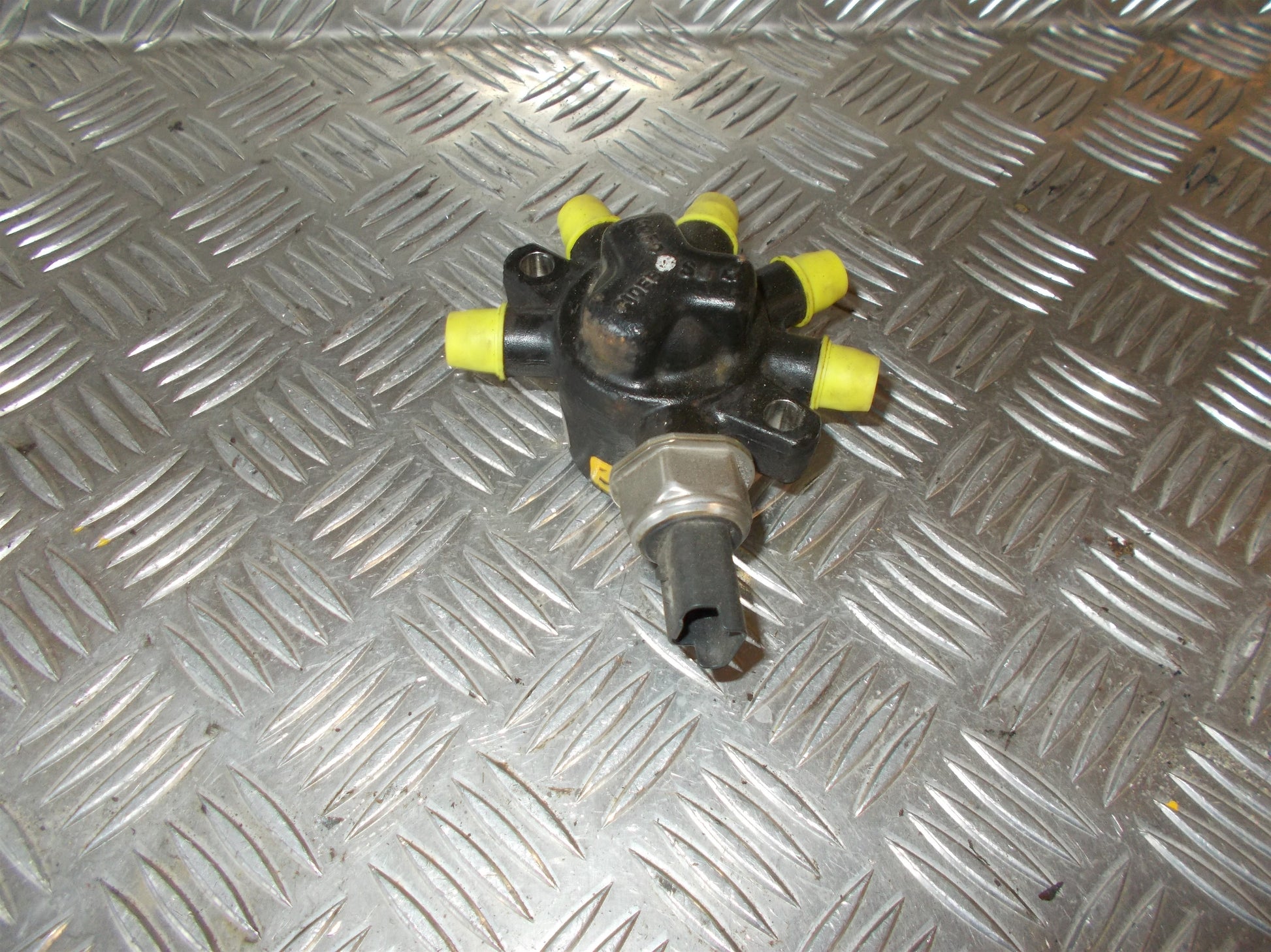 Ford Mondeo 4 Rail Bro Med OEM Nr. 4M5Q9D280DB Fra Ford Ophugger