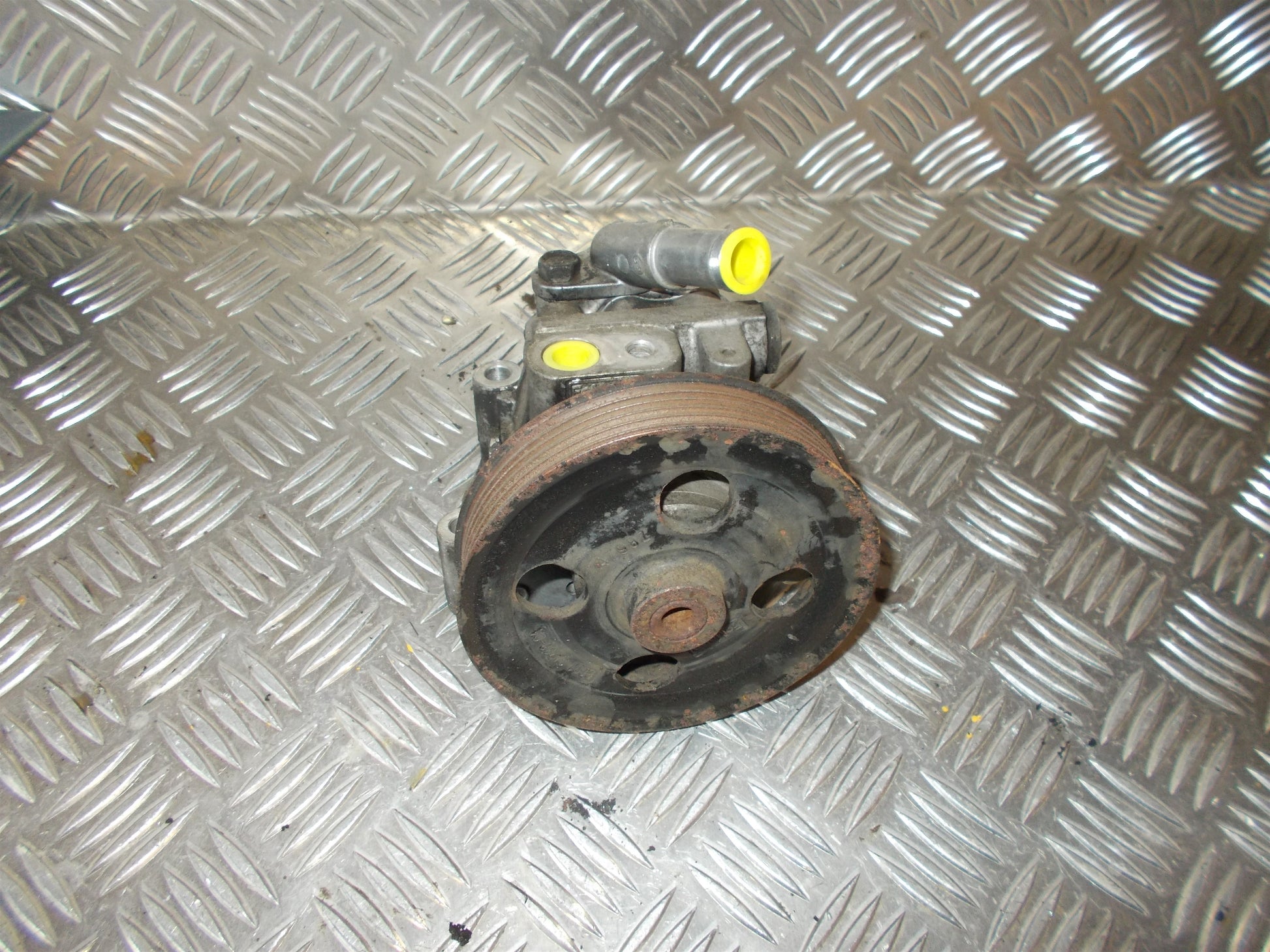 Ford Mondeo 4 Servopumpe Med OEM Nr. 6G913A696CD Fra Ford Ophugger