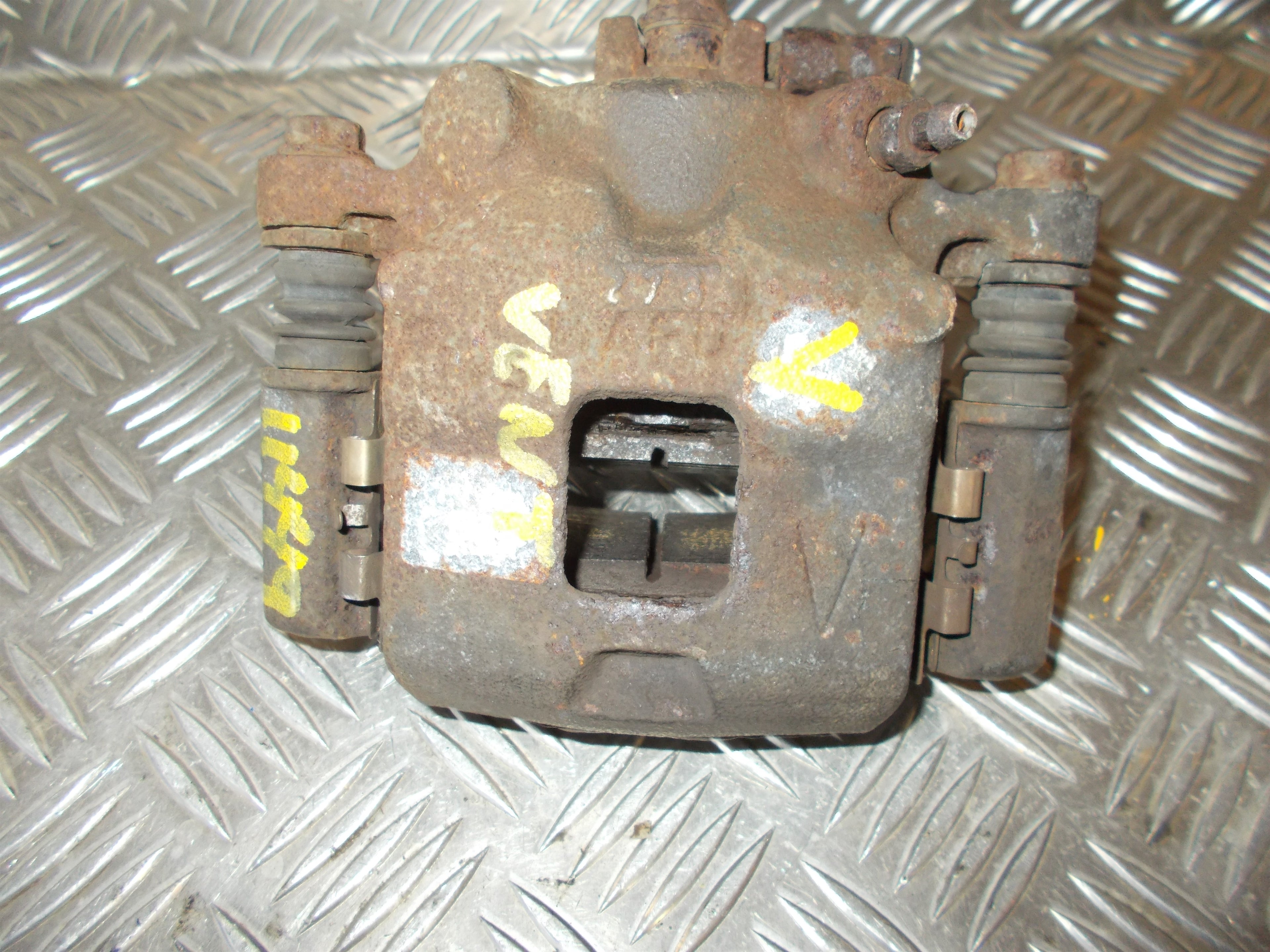 Suzuki Alto Bremsekaliber Vf Med OEM Nr. Ophugger Fra Suzuki Ophugger