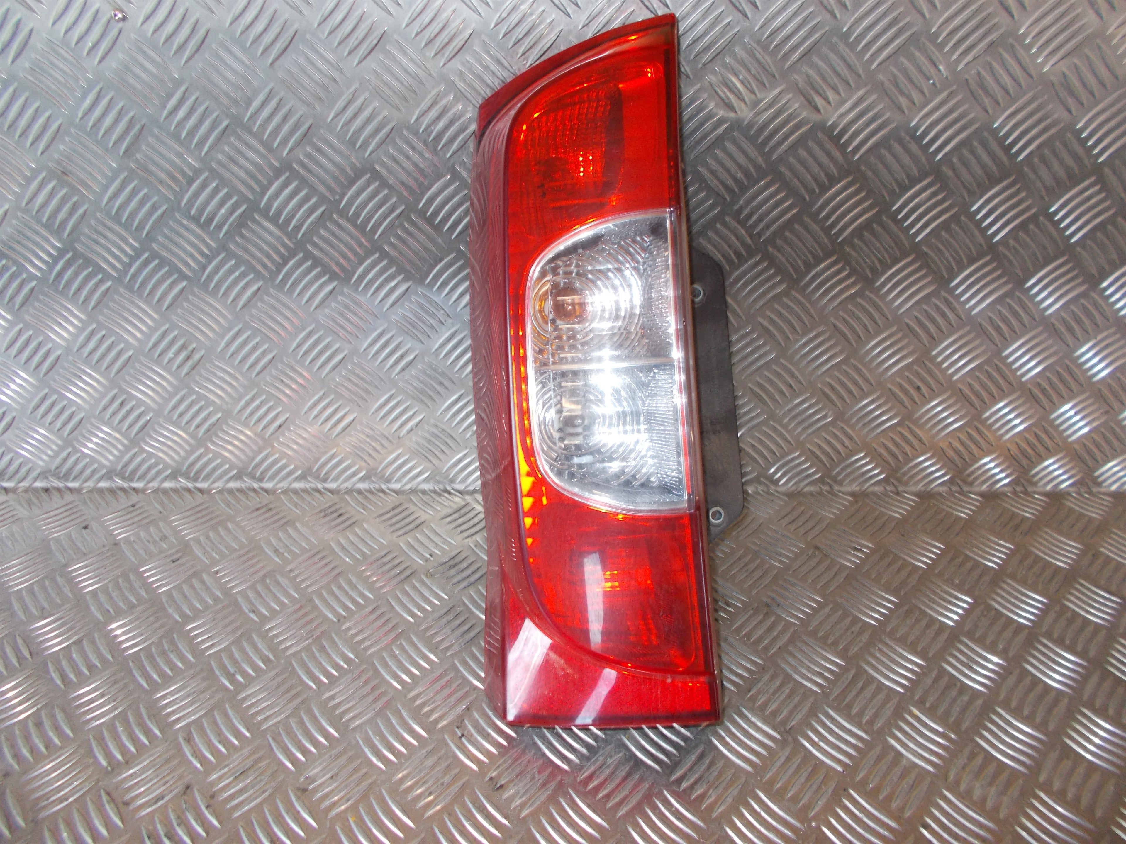 Peugeot Bipper Baglygte Med OEM Nr. 6350EV Fra Peugeot Ophugger