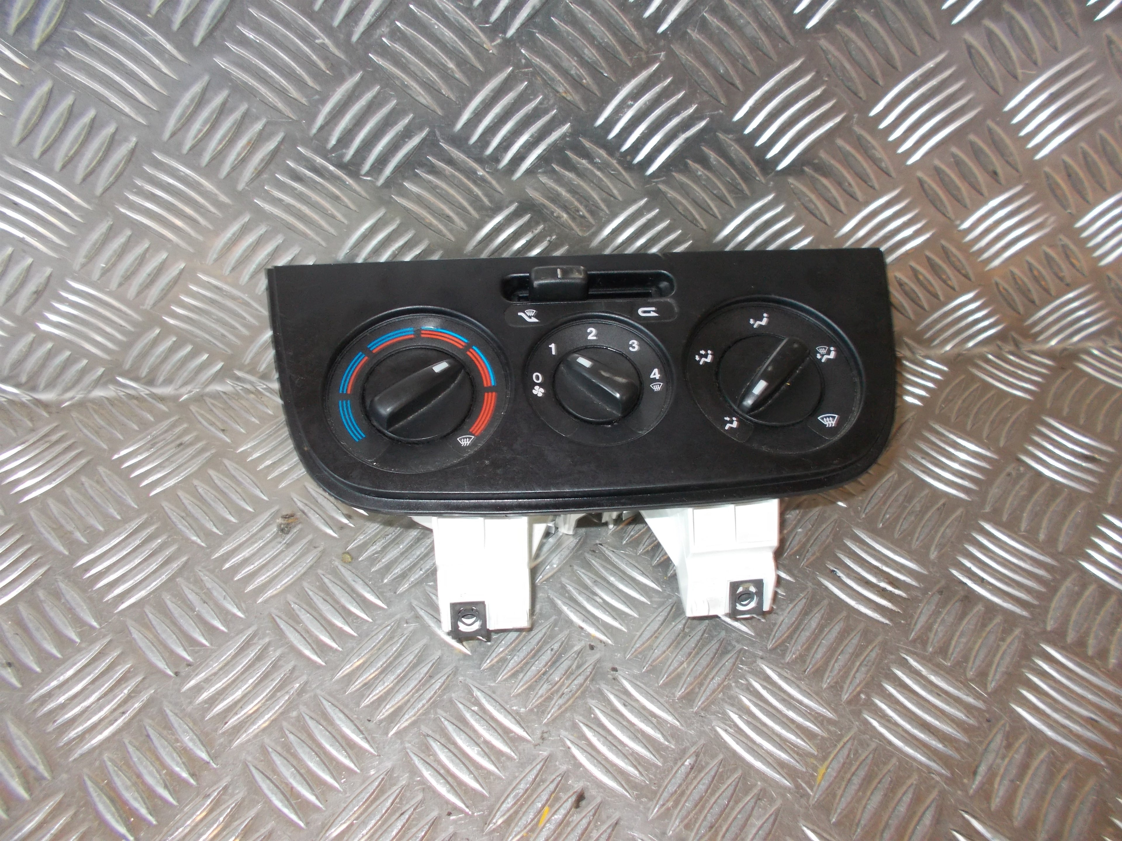 Peugeot Bipper Varmeregulering Med OEM Nr. 6490K3 Fra Peugeot Ophugger