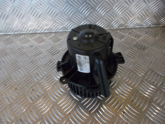 Citroen C4 Varmeblæser Med OEM Nr. 6441S6 Fra Citroen Ophugger