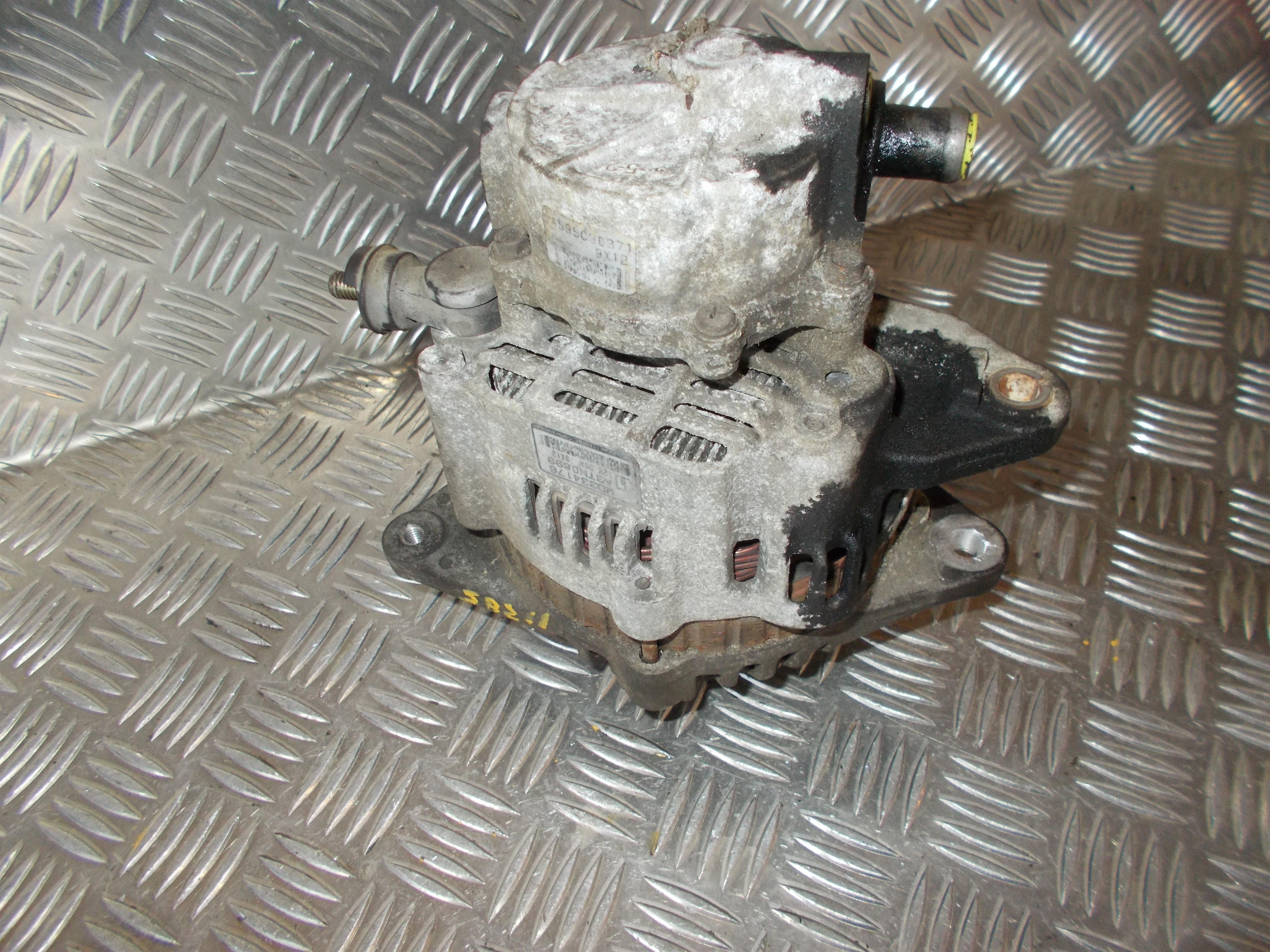 Mitsubishi L400 Generator M/Pumpe Med OEM Nr. Ophugger Fra Mitsubishi Ophugger