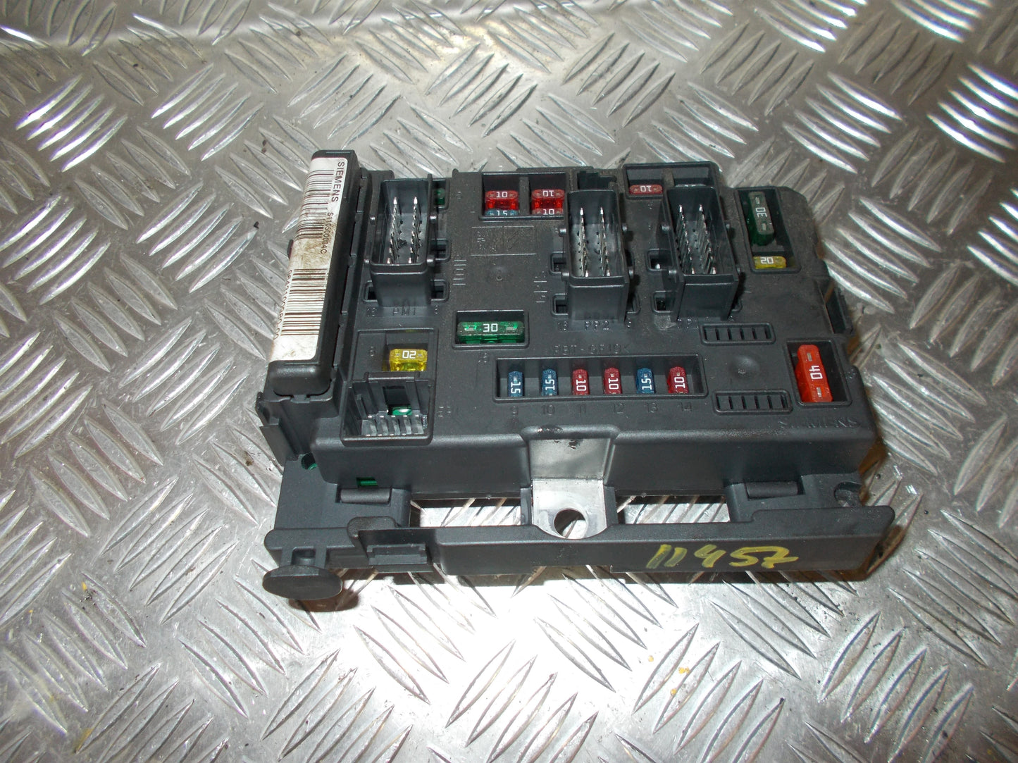 Citroen C5 Sikringsboks Med OEM Nr. 9643100980 Fra Citroen Ophugger