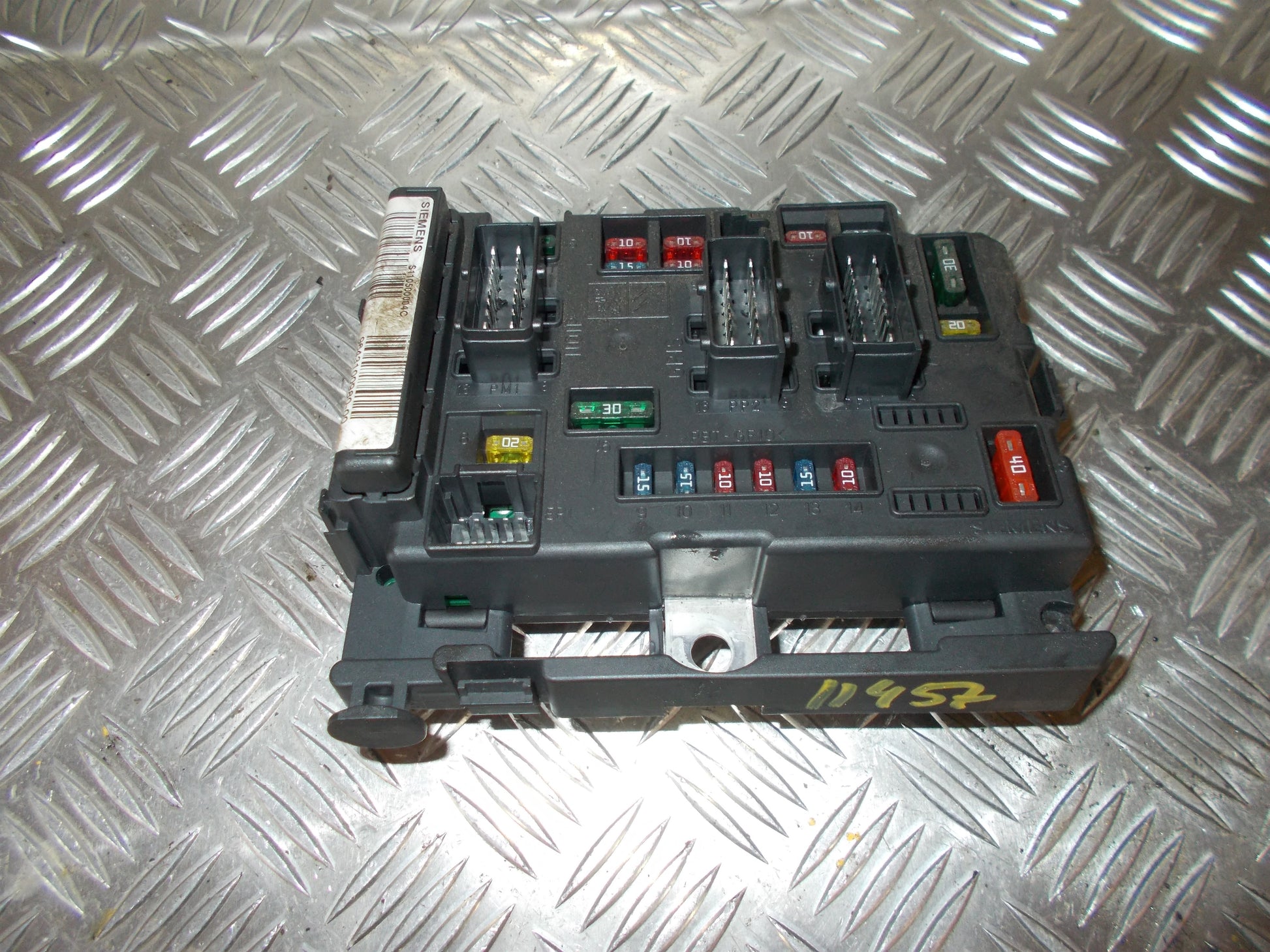 Citroen C5 Sikringsboks Med OEM Nr. 9643100980 Fra Citroen Ophugger