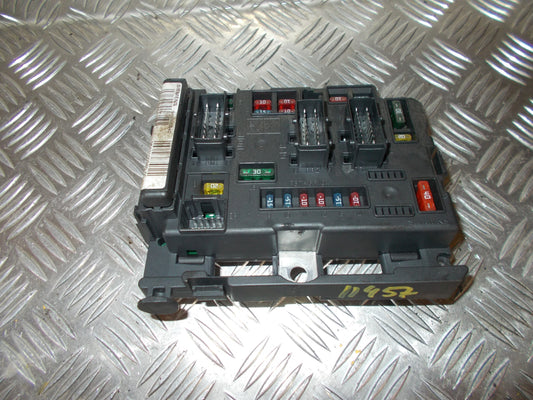 Citroen C5 Sikringsboks Med OEM Nr. 9643100980 Fra Citroen Ophugger