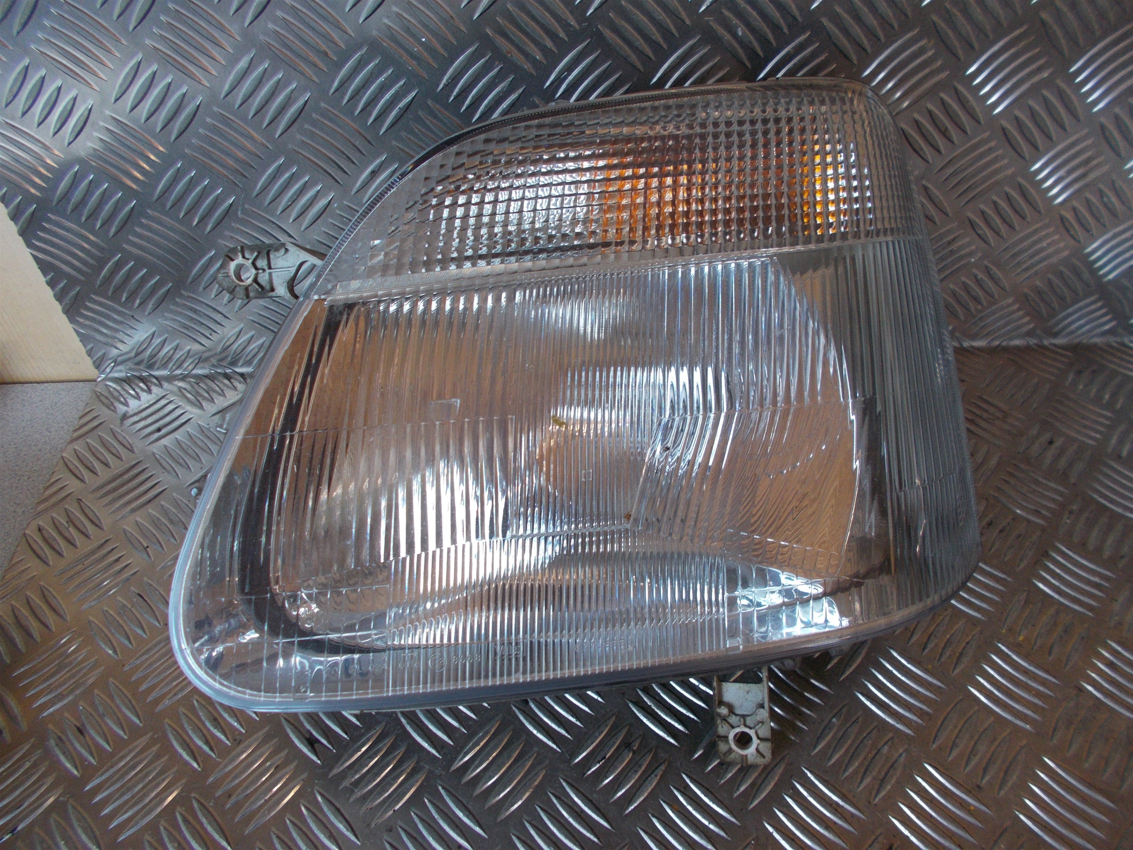 Opel Agila A Forlygte Med OEM Nr. 353083E00 Fra Opel Ophugger