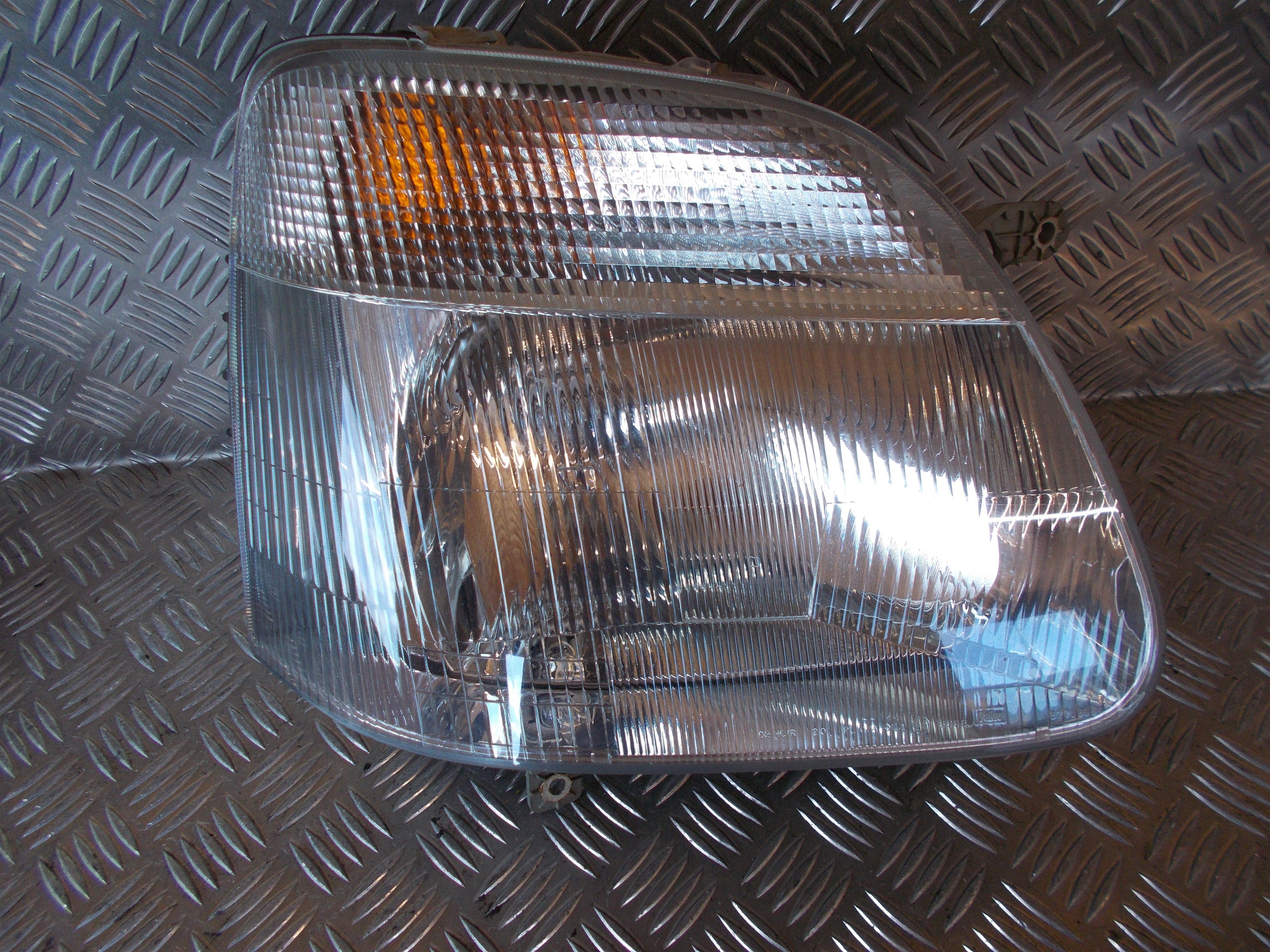 Opel Agila A Forlygte Med OEM Nr. 087686 Fra Opel Ophugger