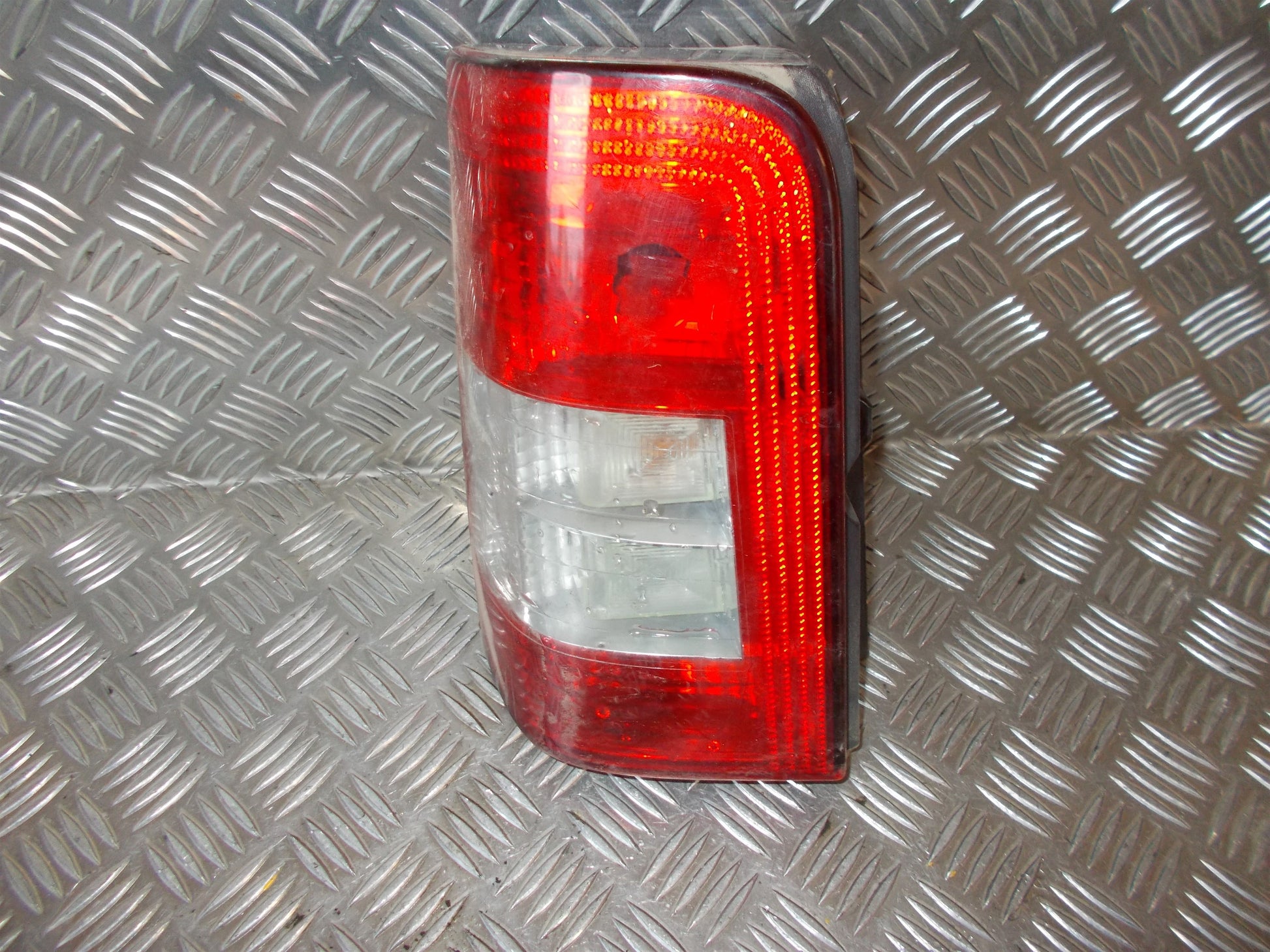 Peugeot Partner Baglygte Med OEM Nr. Ophugger Fra Peugeot Ophugger