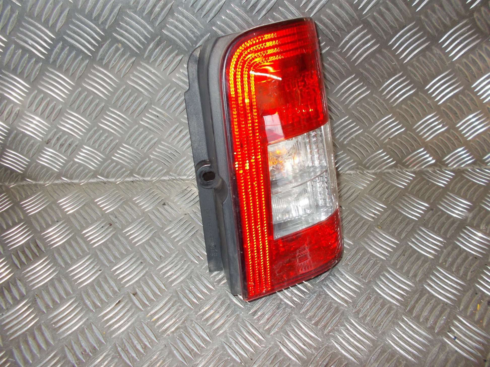 Peugeot Partner Baglygte Med OEM Nr. Ophugger Fra Peugeot Ophugger