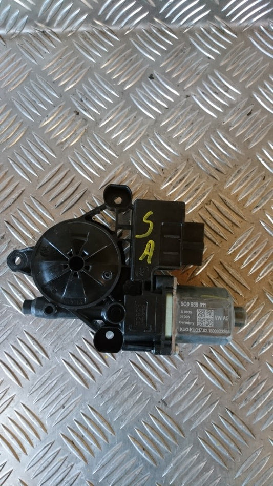 Audi A6 4G Rudemotor - Rudehejs Med OEM Nr. 5Q0959811 Fra Audi Ophugger
