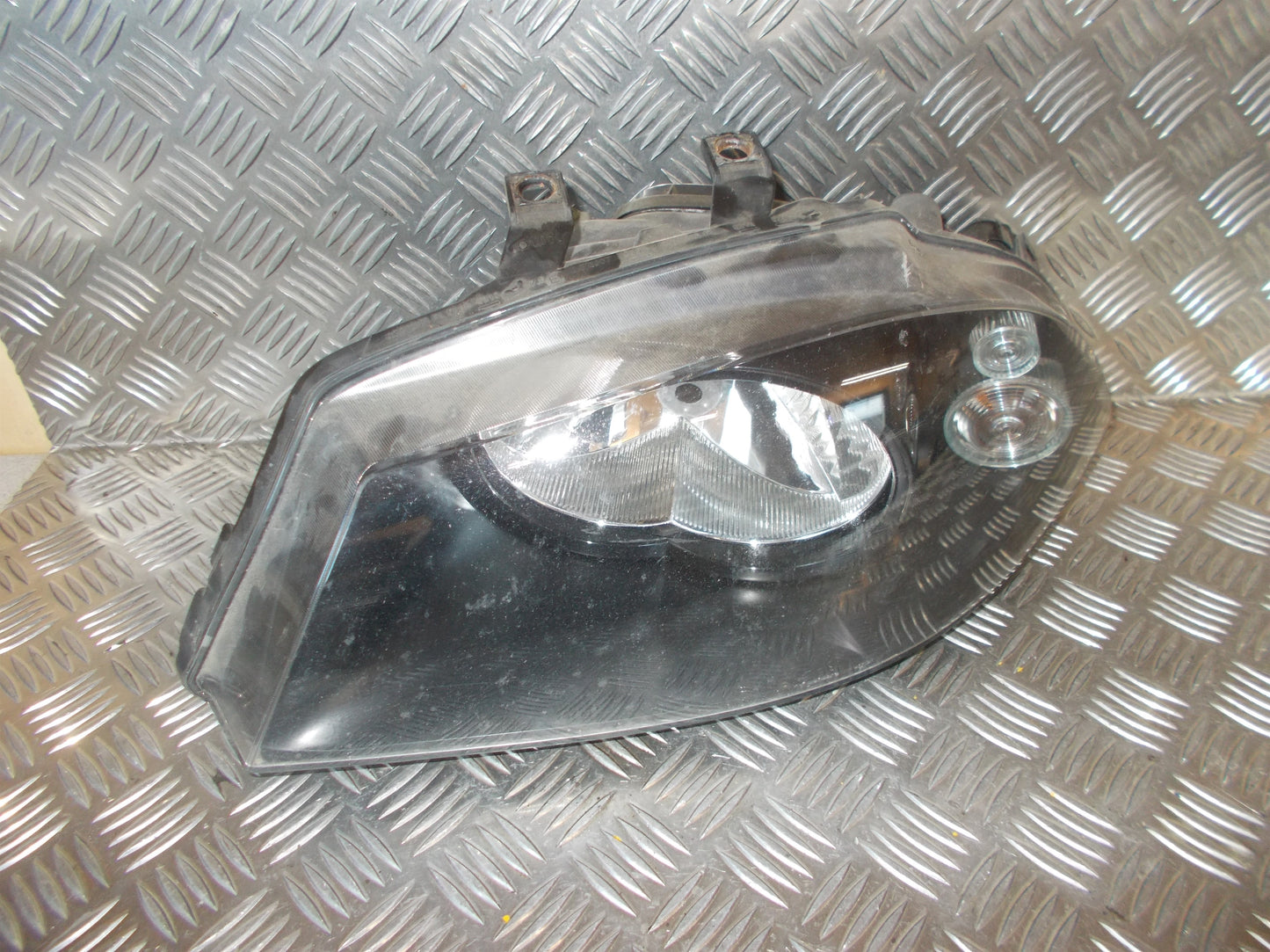 Seat Cordoba Forlygte Med OEM Nr. 6L1941751M Fra Seat Ophugger