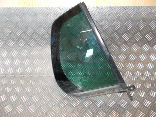 Audi Q3 8U Trekantrude Med OEM Nr. Ophugger Fra Audi Ophugger