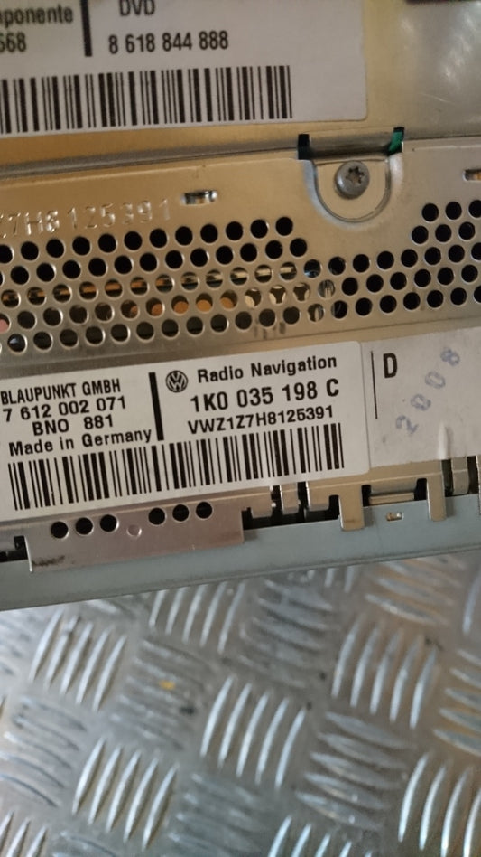 VW Golf 5 1K Radio M/Cd Med OEM Nr. 1K0035198C Fra VW Ophugger
