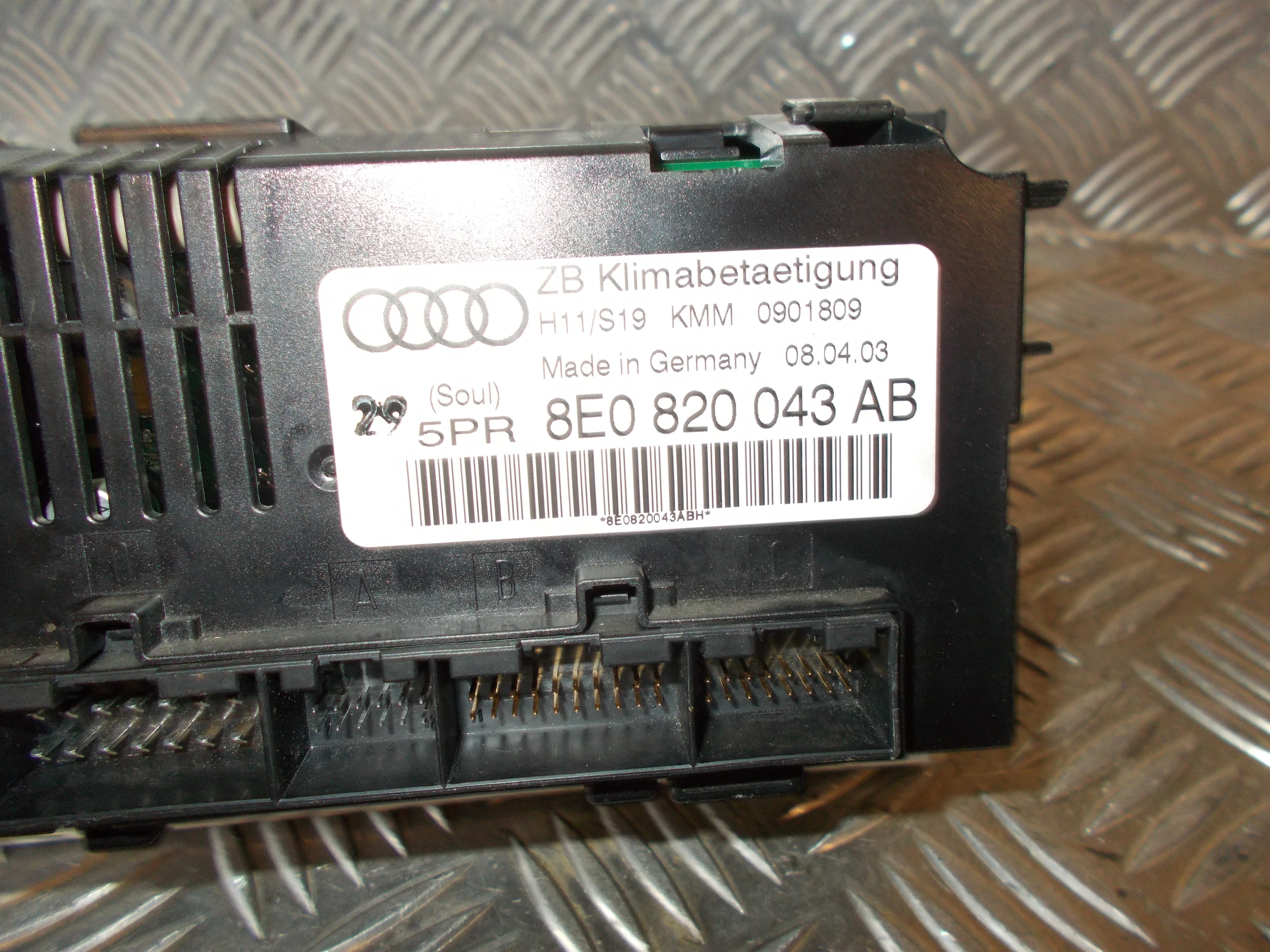 Audi A4 Varmeregulering Med OEM Nr. 8E0820043AB Fra Audi Ophugger