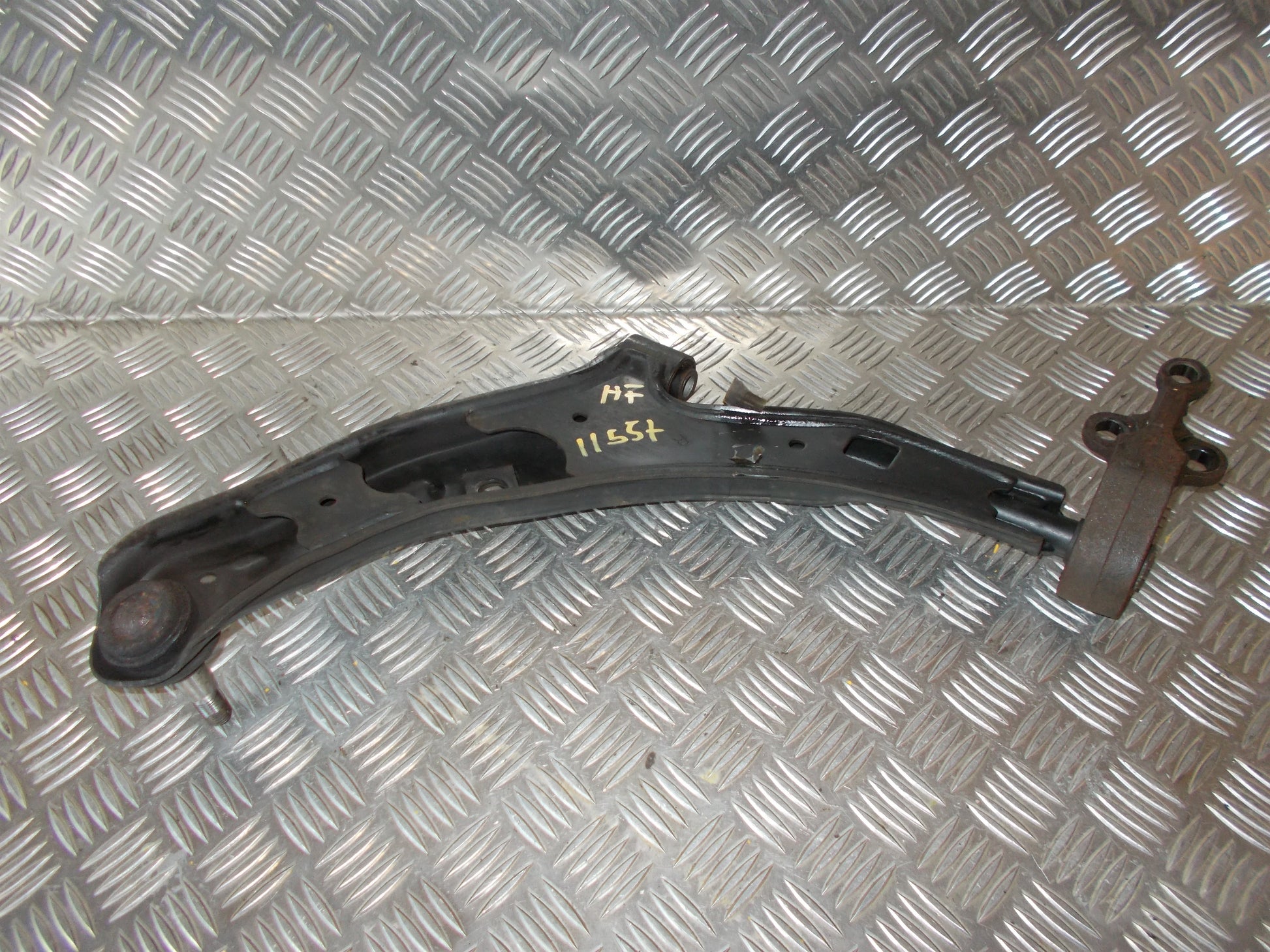 Nissan Almera N16 Bærearm F.N. H Med OEM Nr. Ophugger Fra Nissan Ophugger