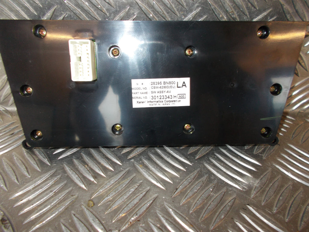 Nissan Almera N16 Radio M/Cd Med OEM Nr. Ophugger Fra Nissan Ophugger
