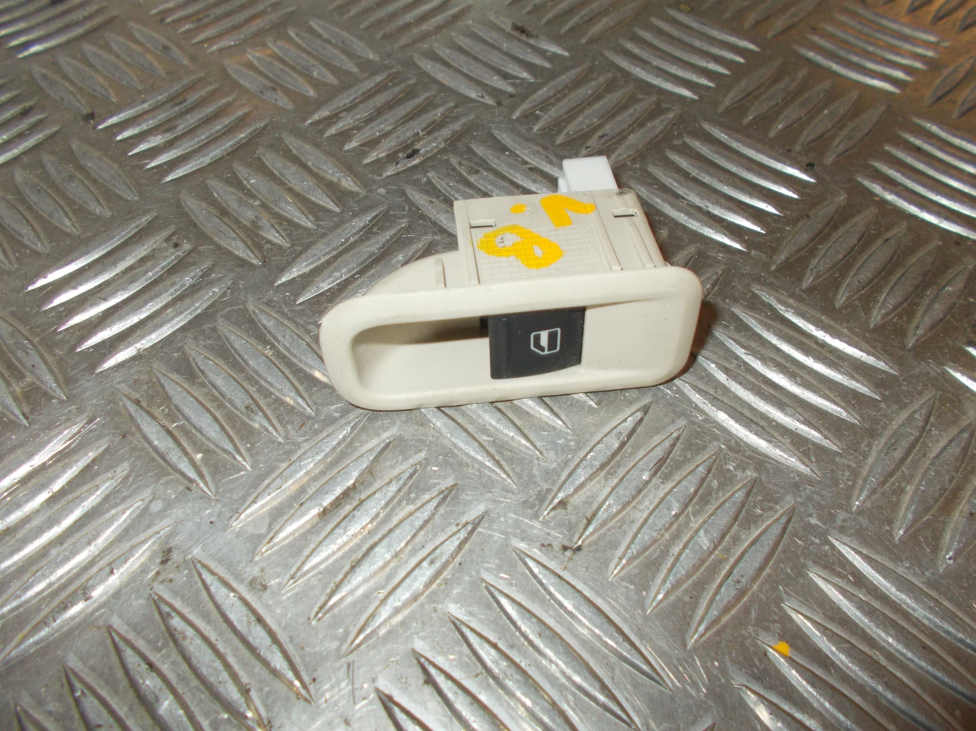 Skoda Fabia Kontakt Rudehejs Med OEM Nr. 5J0959855 Fra Skoda Ophugger