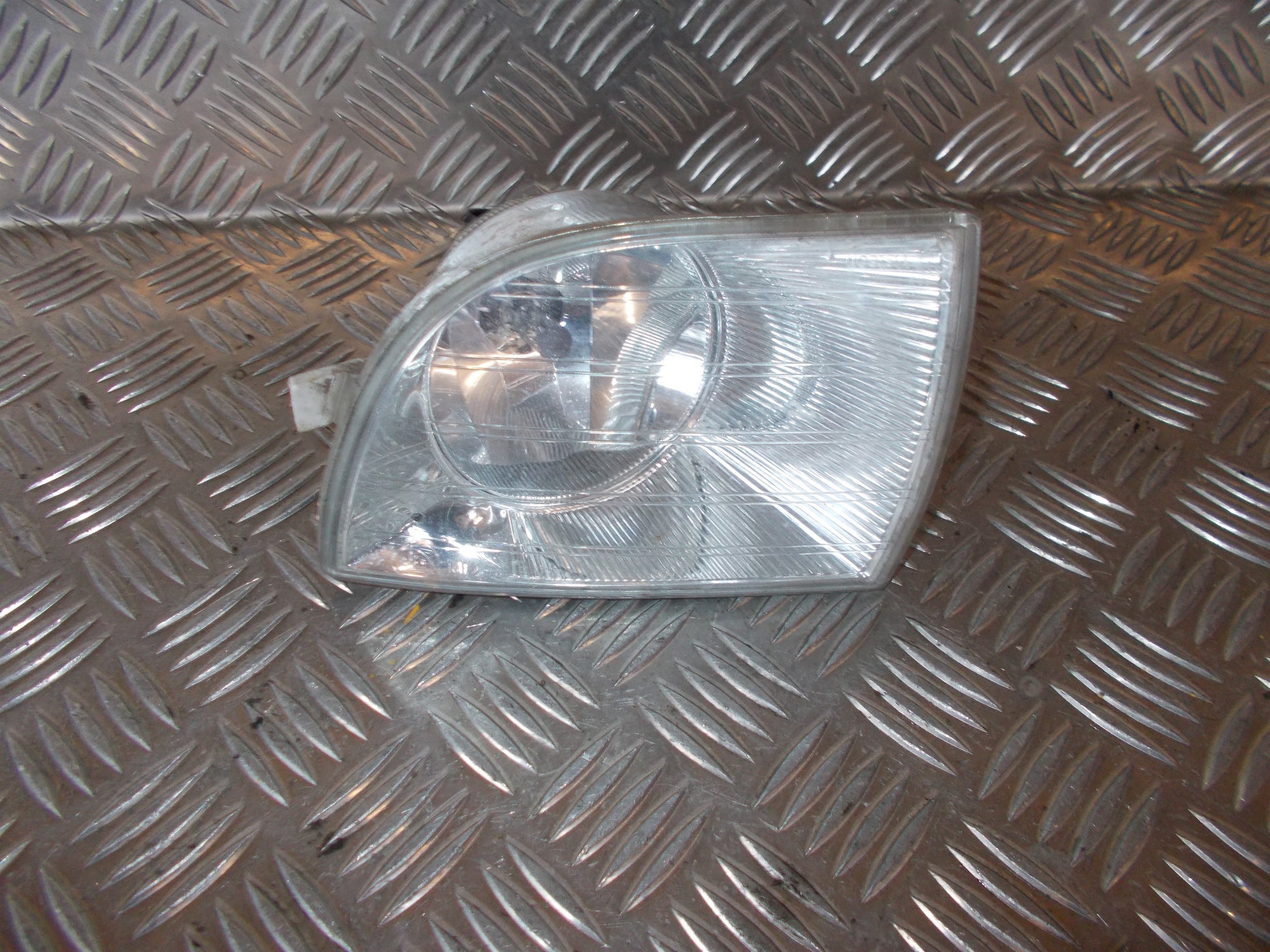 Skoda Fabia Tågelygte For Med OEM Nr. 5J0941701 Fra Skoda Ophugger