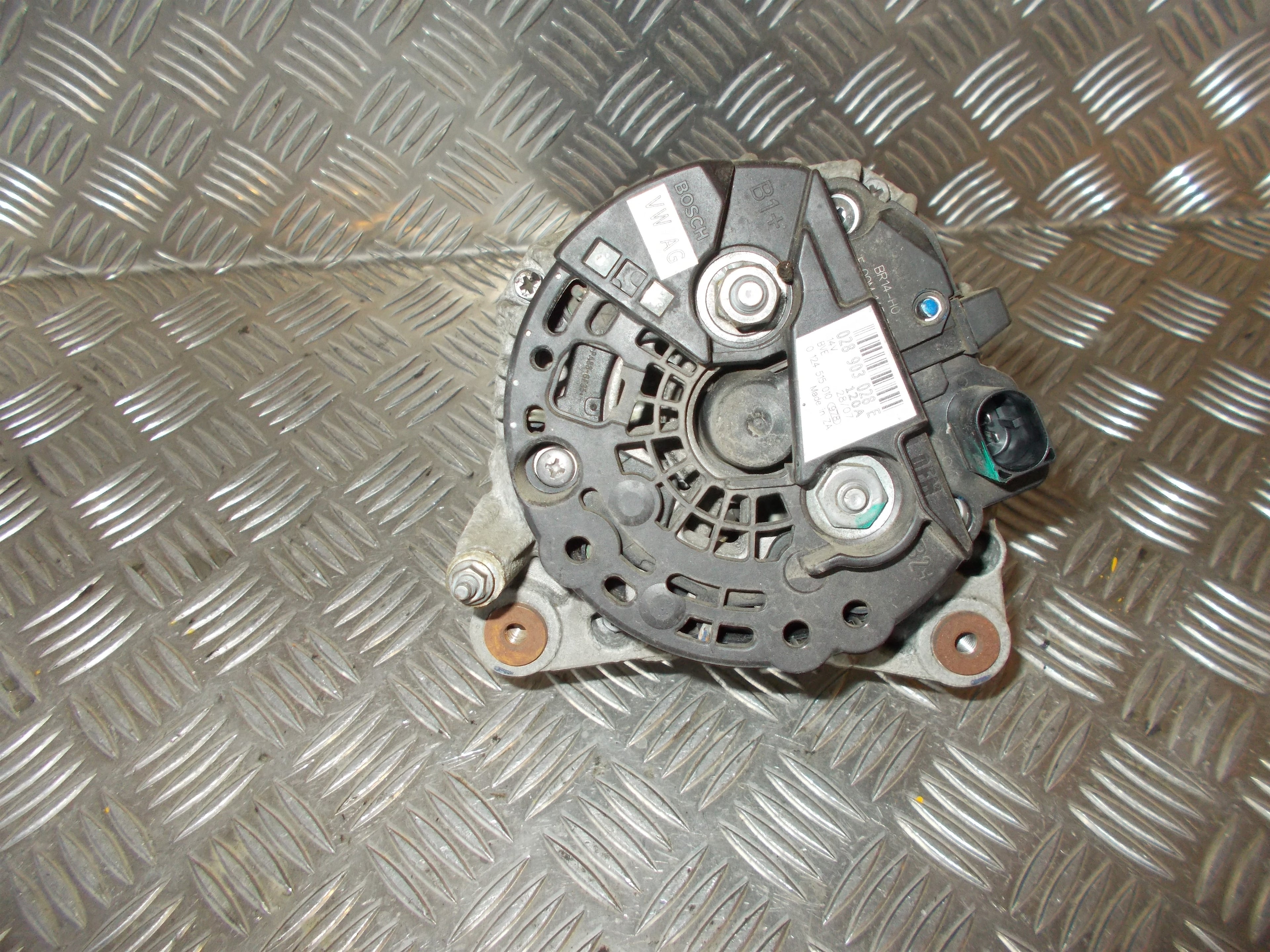Skoda Fabia Generator Med OEM Nr. 028903028E Fra Skoda Ophugger