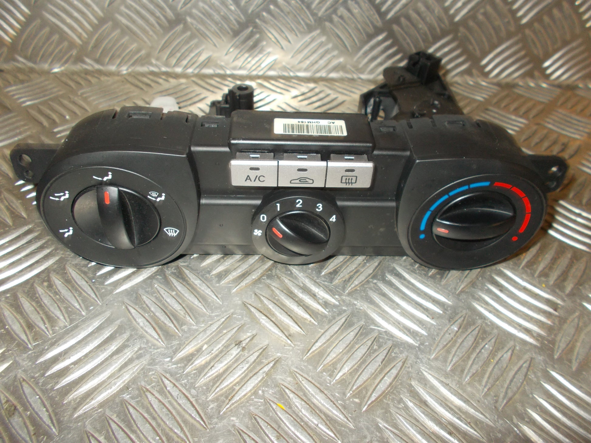 Hyundai I20 NL Varmeregulering Med OEM Nr. Ophugger Fra Hyundai Ophugger