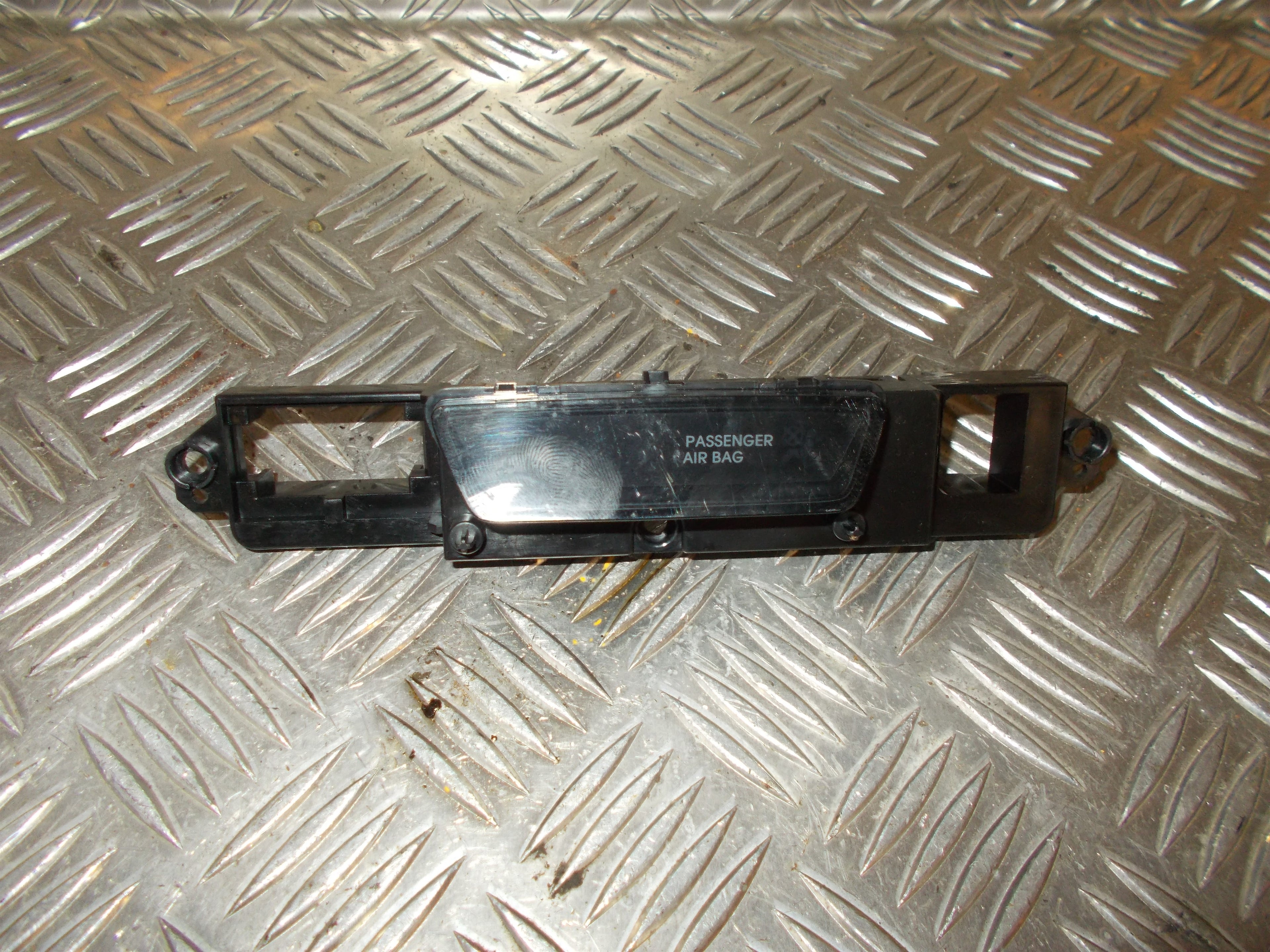 Hyundai I20 Nl Kontakt Diverse Med OEM Nr. 937701J100 Fra Hyundai Ophugger