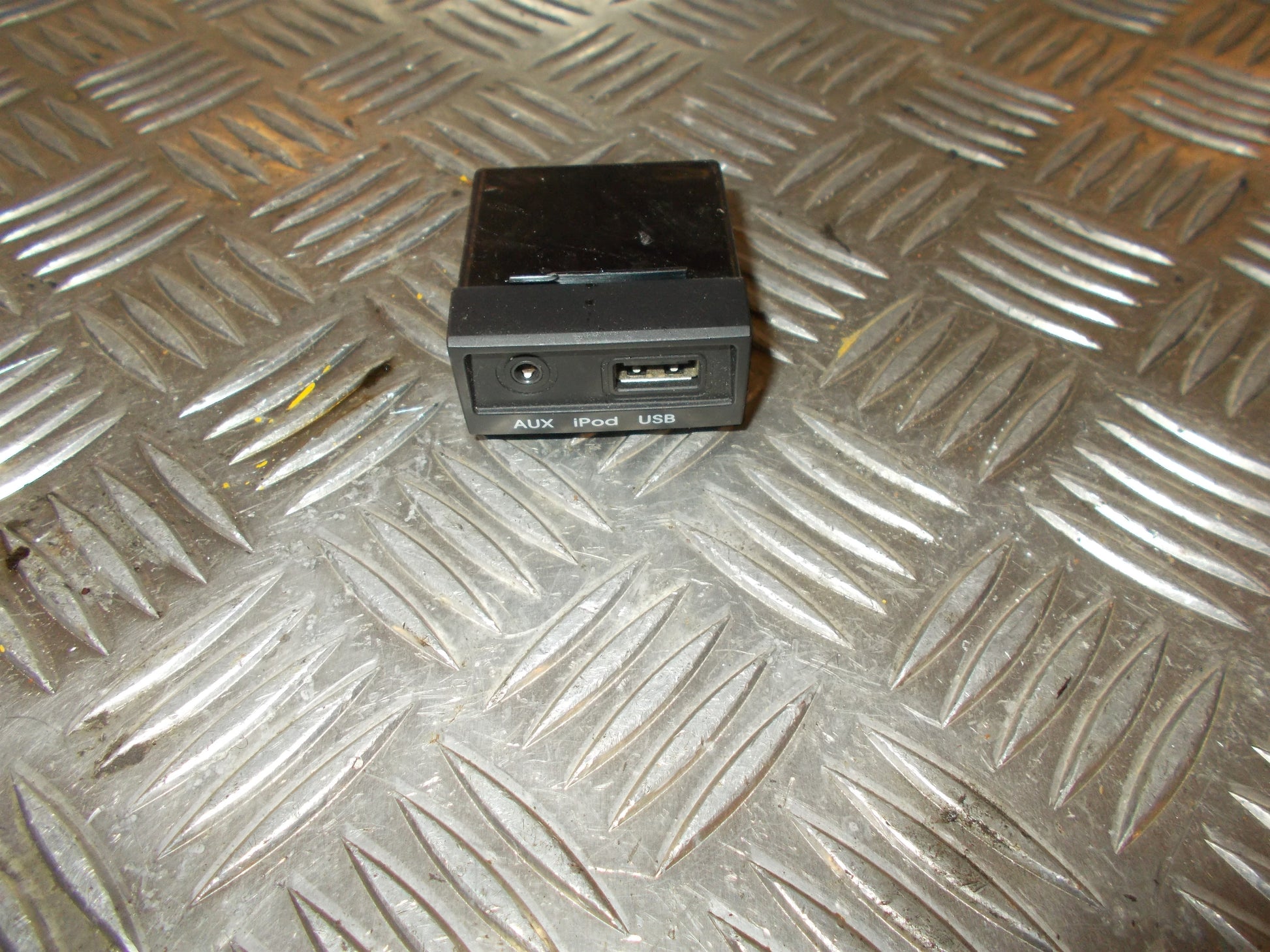 Hyundai I20 NL Radio Div. Tilbehør Med OEM Nr. 961201J000 Fra Hyundai Ophugger