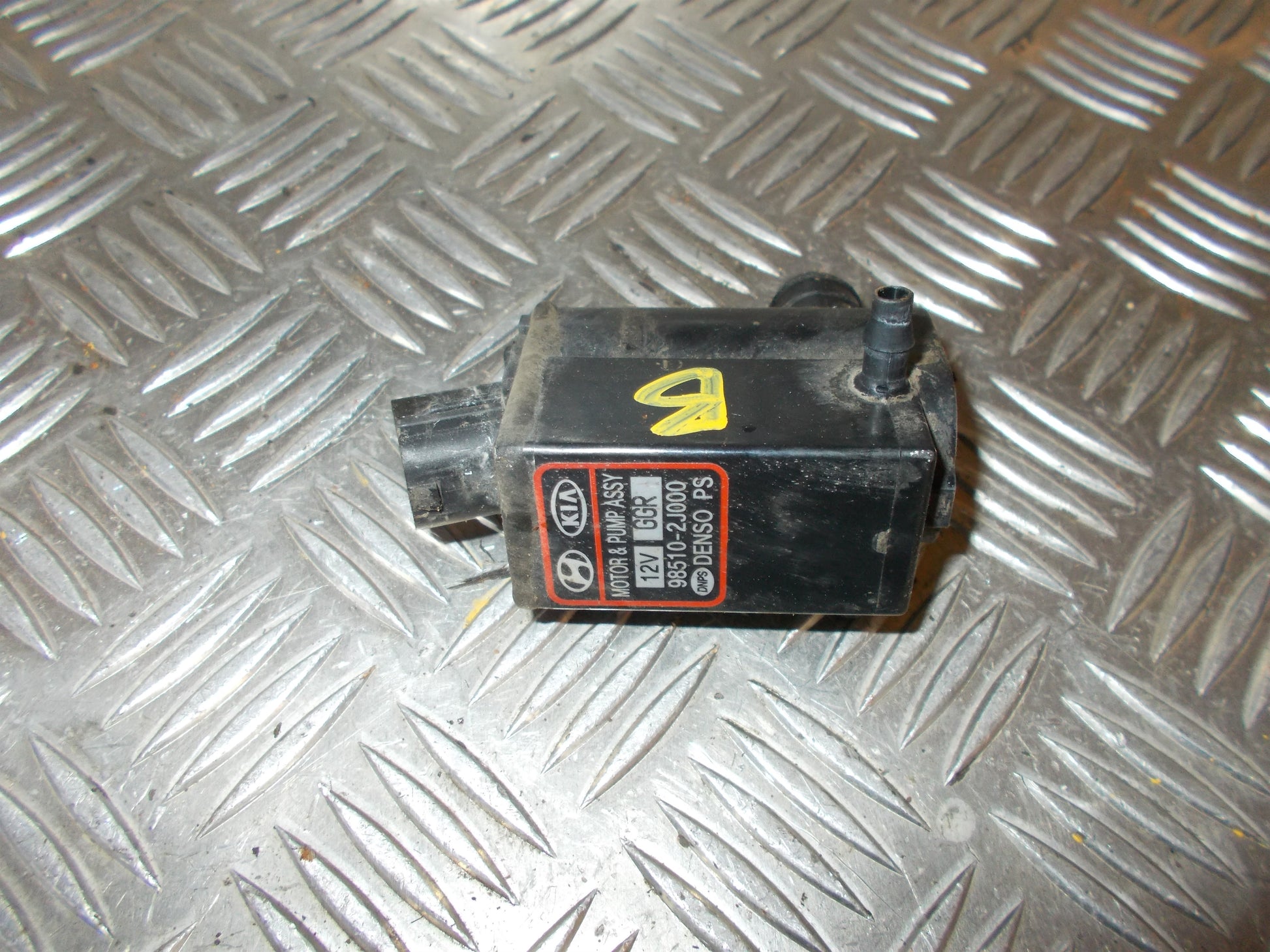 Hyundai I20 NL Sprinkler M/Motor Med OEM Nr. 985102J000 Fra Hyundai Ophugger