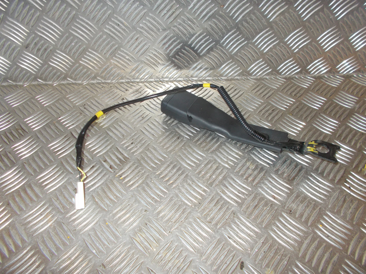 Peugeot 107 Seleholder (/-Lås) Med OEM Nr. Ophugger Fra Peugeot Ophugger