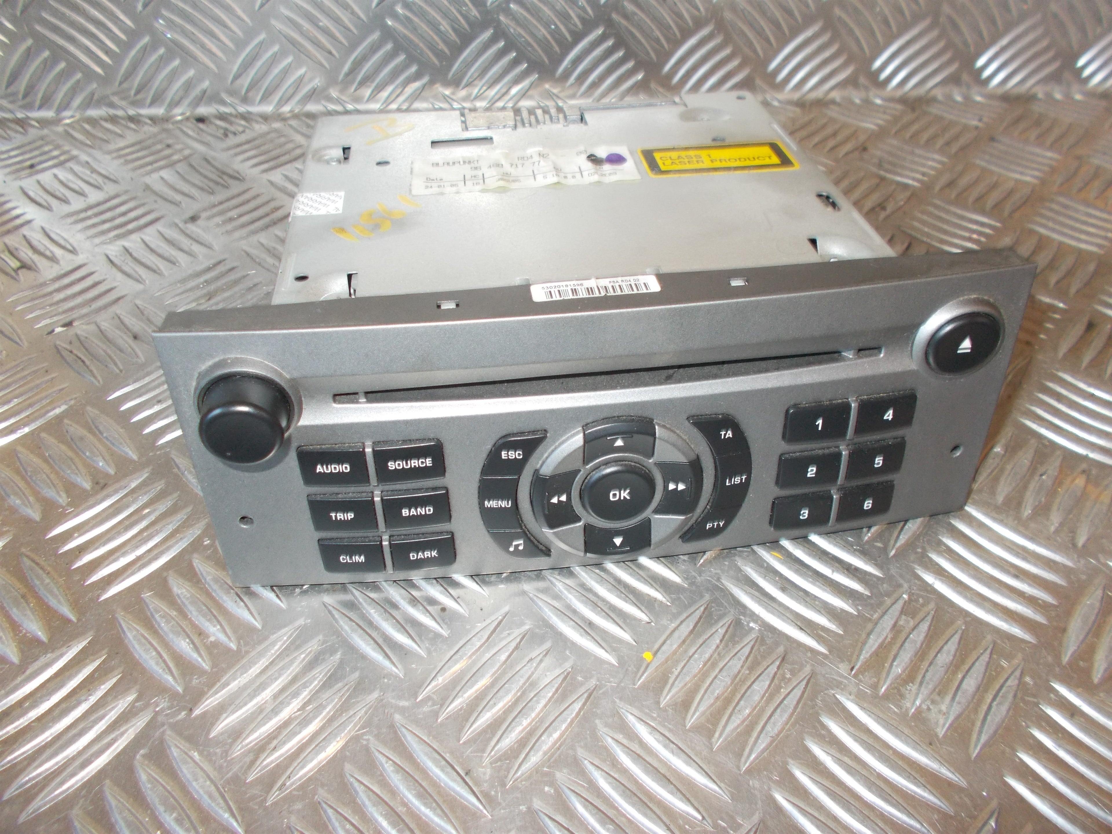 Peugeot 407 Radio M/Cd Med OEM Nr. 9646871777 Fra Peugeot Ophugger