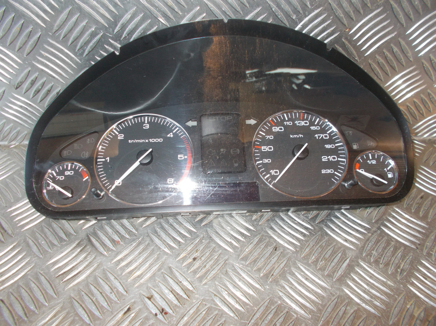 Peugeot 407 Speedometer - Instrument Med OEM Nr. 6106V4 Fra Peugeot Ophugger