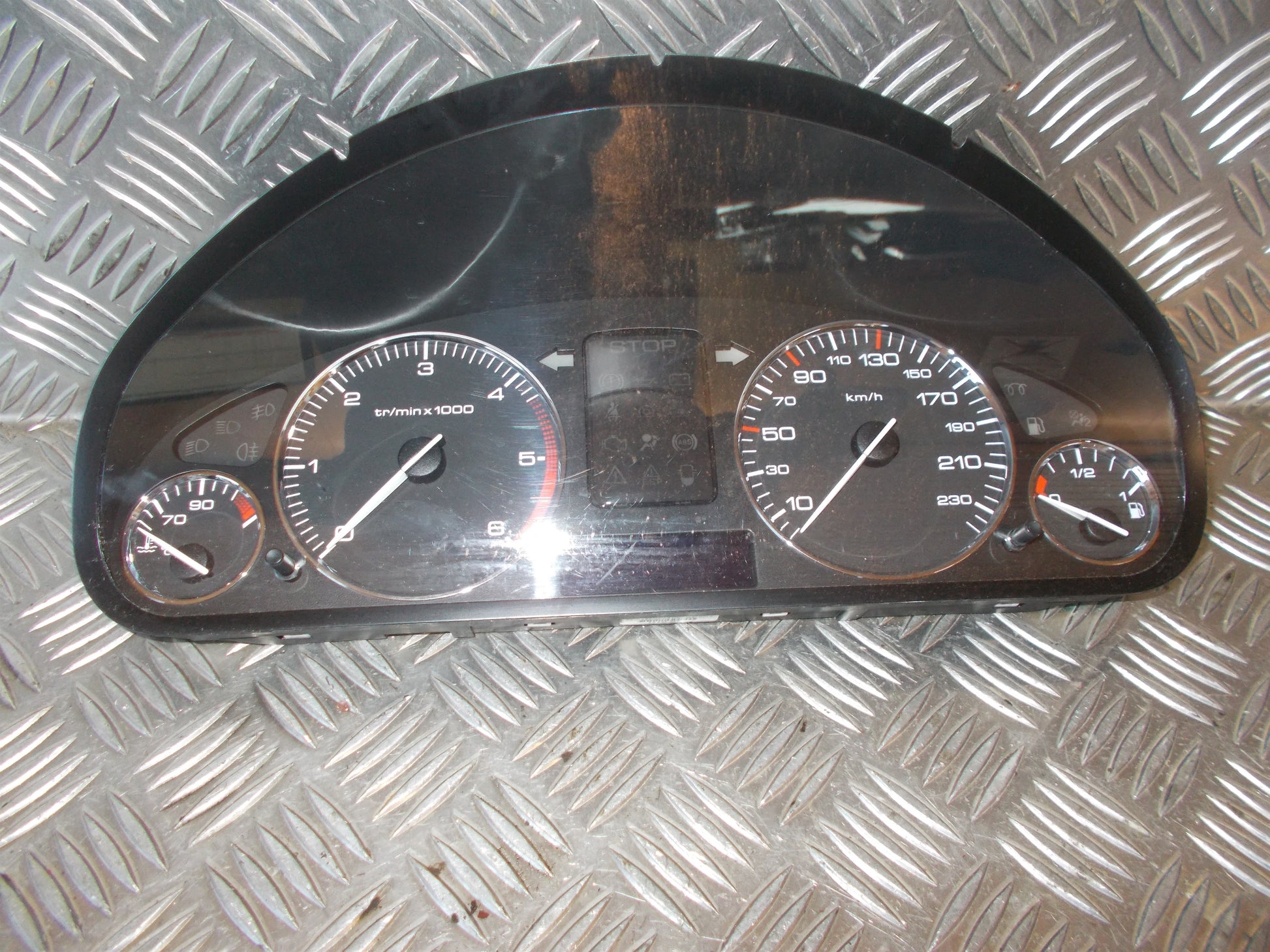 Peugeot 407 Speedometer - Instrument Med OEM Nr. 6106V4 Fra Peugeot Ophugger