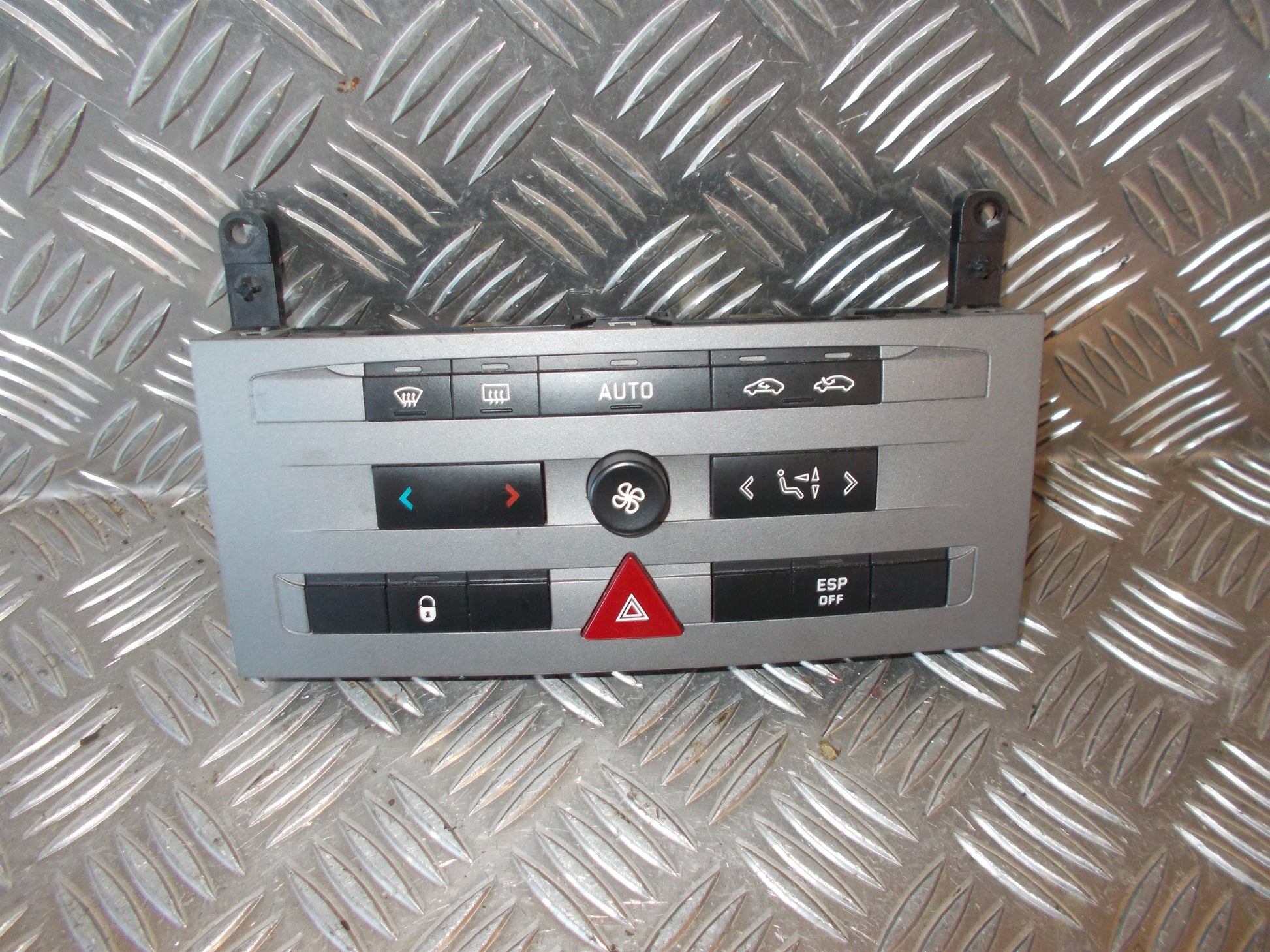 Peugeot 407 Varmeregulering Med OEM Nr. Ophugger Fra Peugeot Ophugger