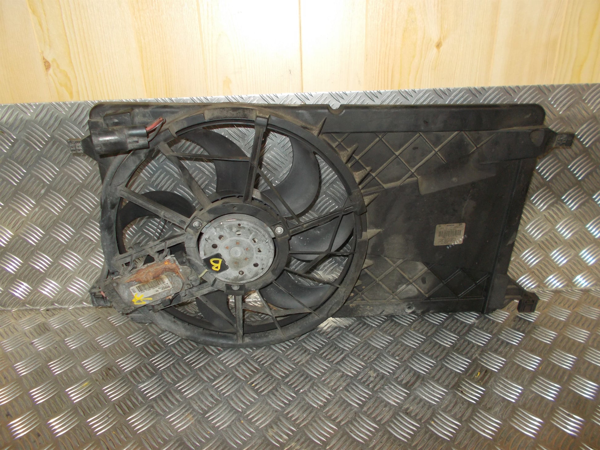 Ford Focus Kølerblæser El Med OEM Nr. 1530980 Fra Ford Ophugger