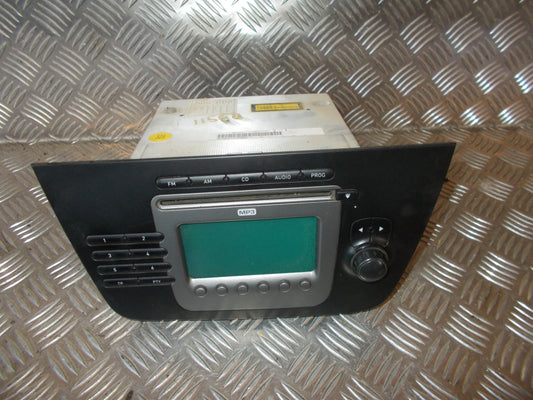 Seat Altea Radio M/Cd Med OEM Nr. Ophugger Fra Seat Ophugger