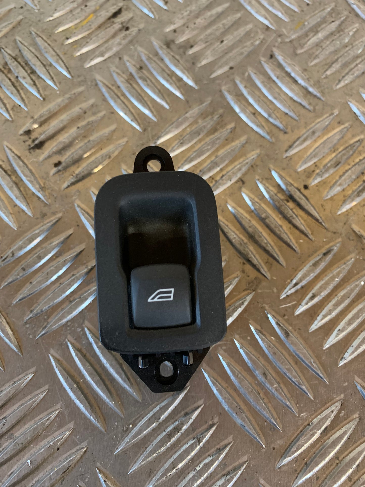 Volvo S60/V60 Kontakt Rudehejs Med OEM Nr. 31272013 Fra Volvo Ophugger