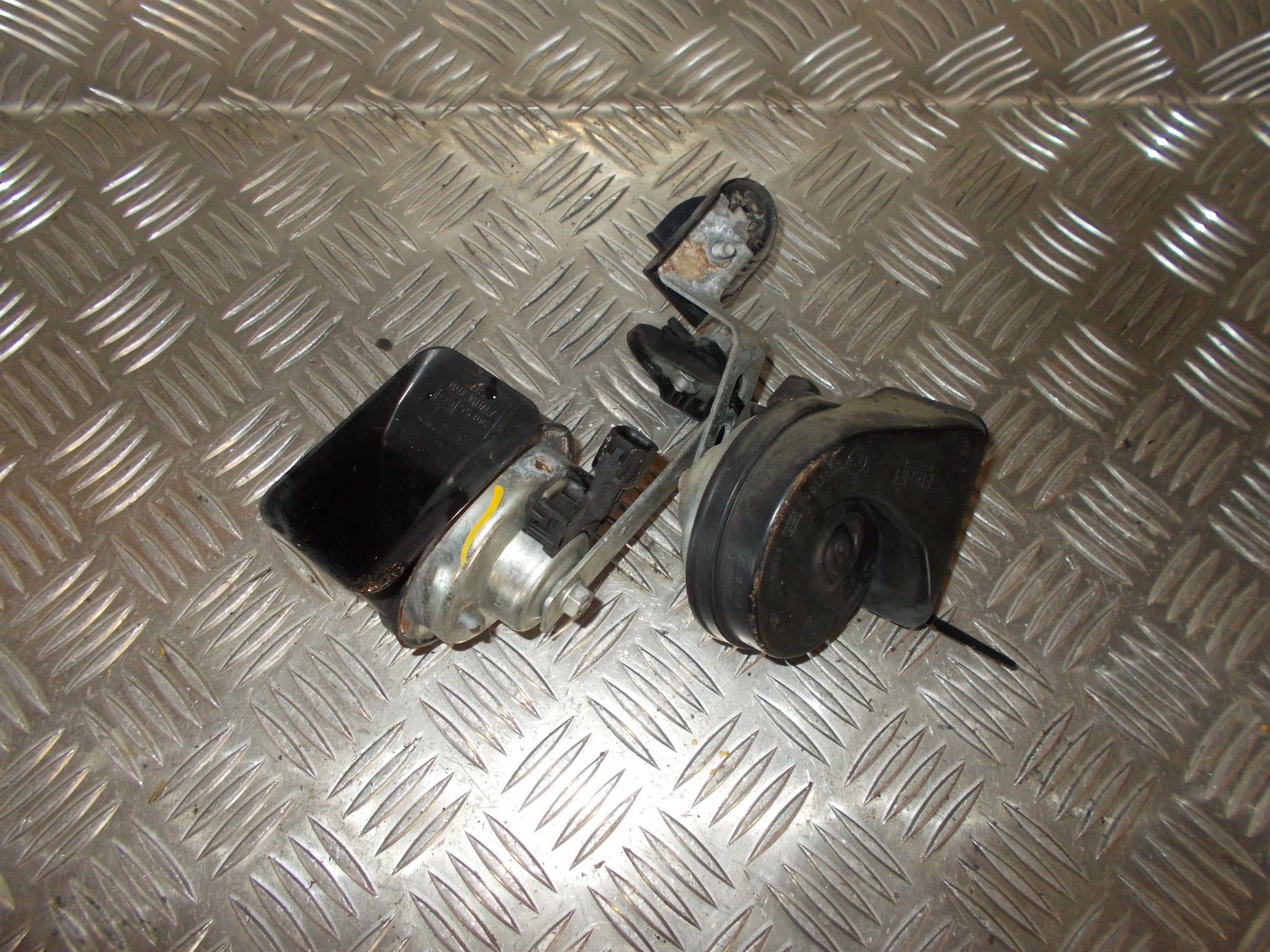 Volvo S60/V60 Horn Med OEM Nr. Ophugger Fra Volvo Ophugger