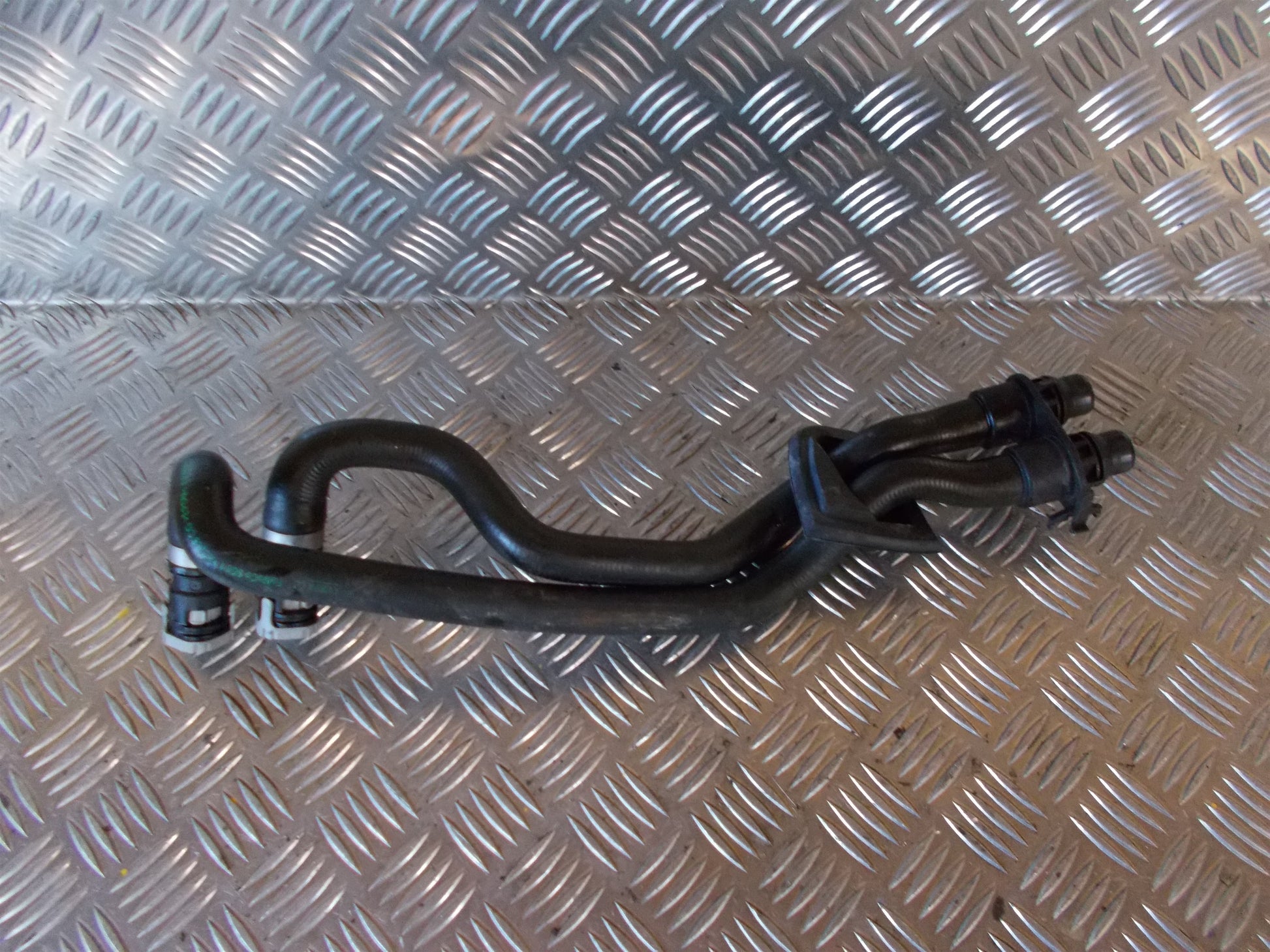 Volvo S60/V60 Oliekøler Slanger Med OEM Nr. 30757896004 Fra Volvo Ophugger