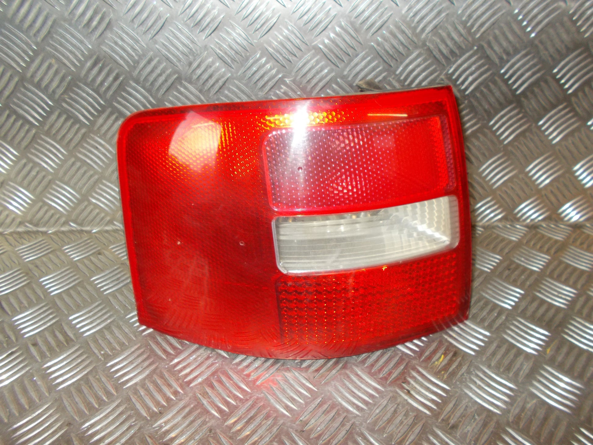 Audi A6 4B Baglygte Med OEM Nr. Ophugger Fra Audi Ophugger