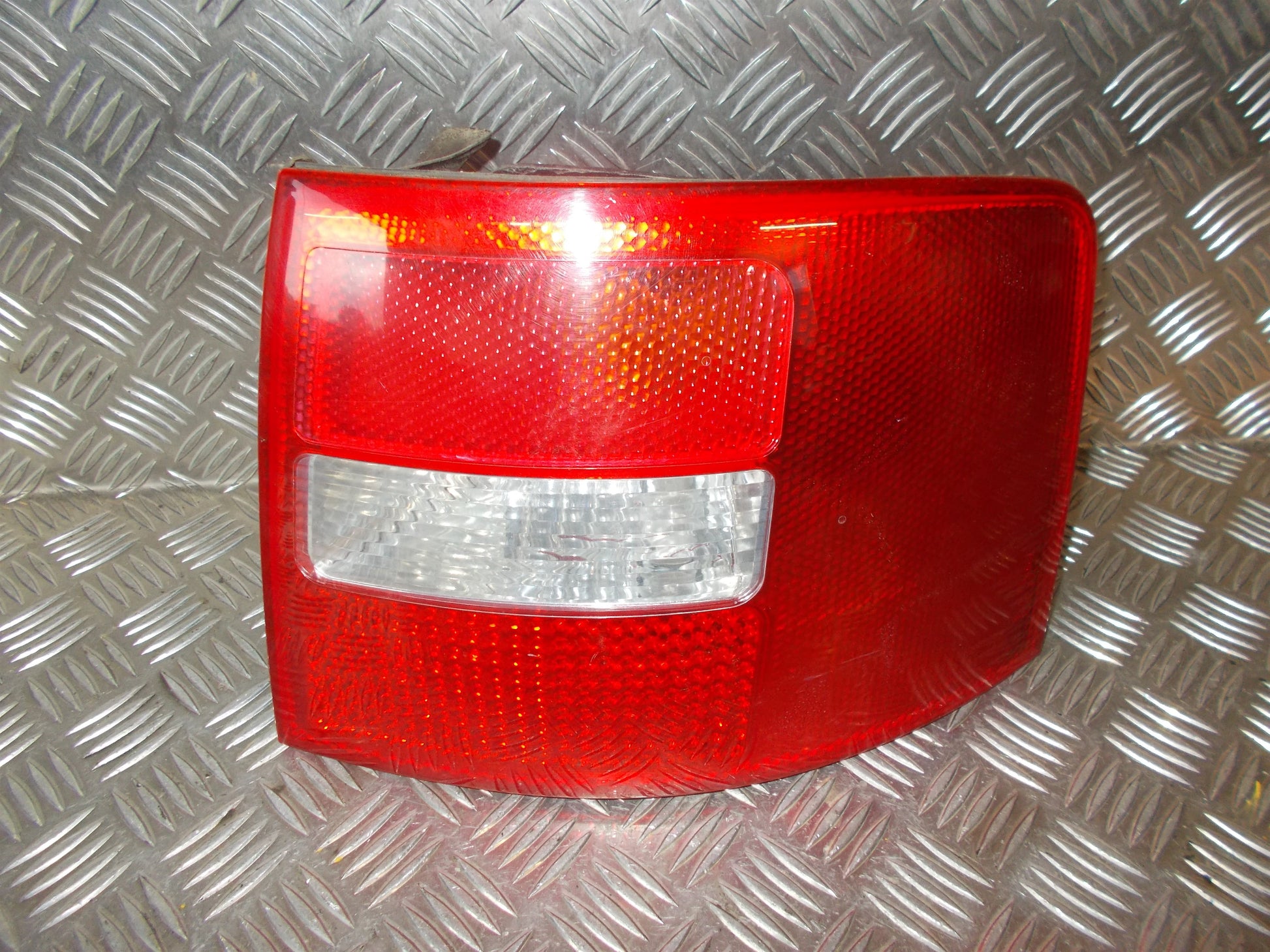 Audi A6 4B Baglygte Med OEM Nr. Ophugger Fra Audi Ophugger