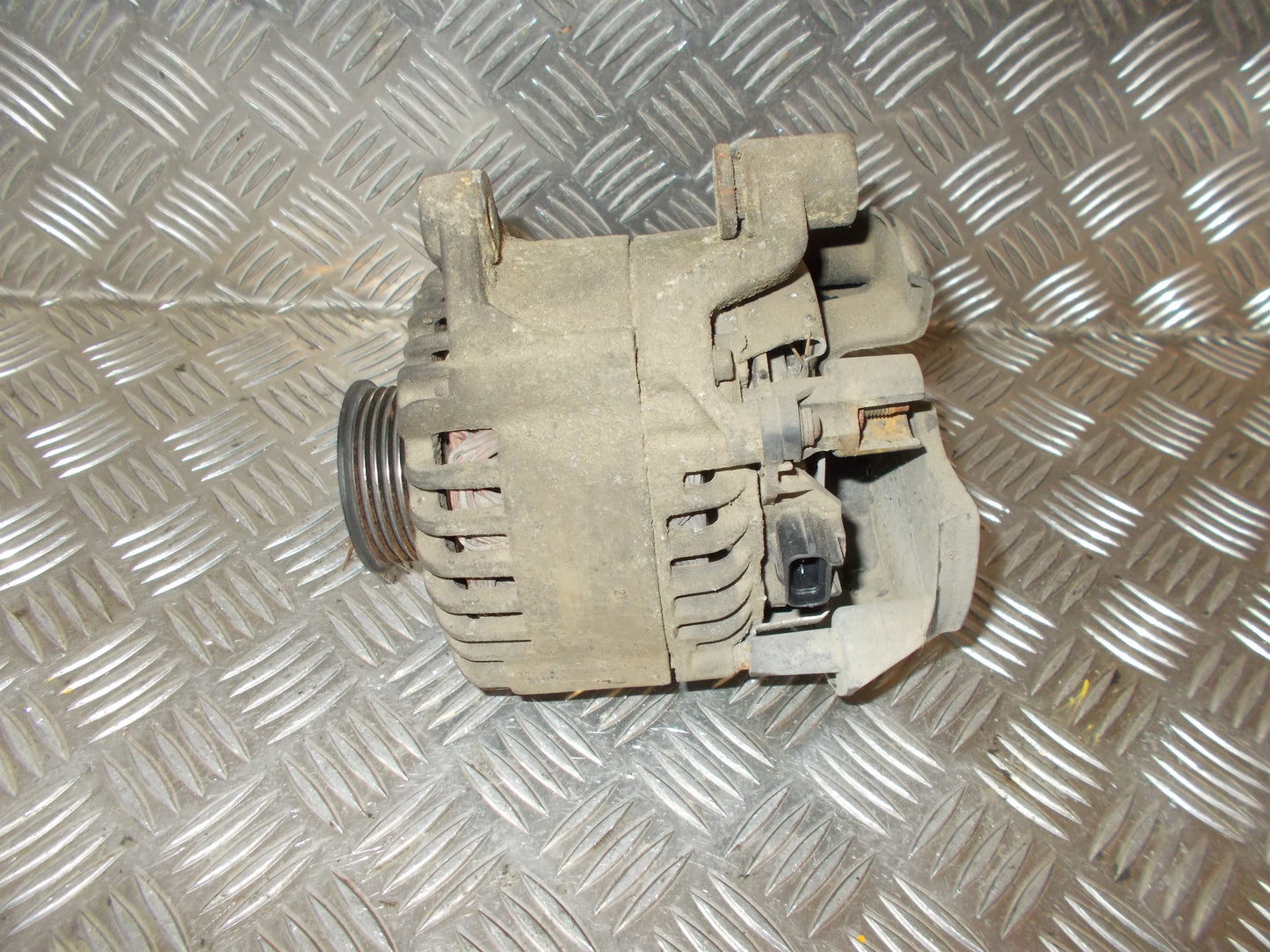 Ford Transit Connect Generator Med OEM Nr. Ophugger Fra Ford Ophugger