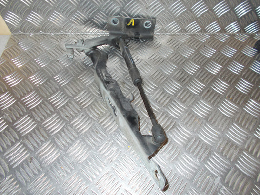 Volvo S60/V60 Hjelmhængsel Med OEM Nr. Ophugger Fra Volvo Ophugger