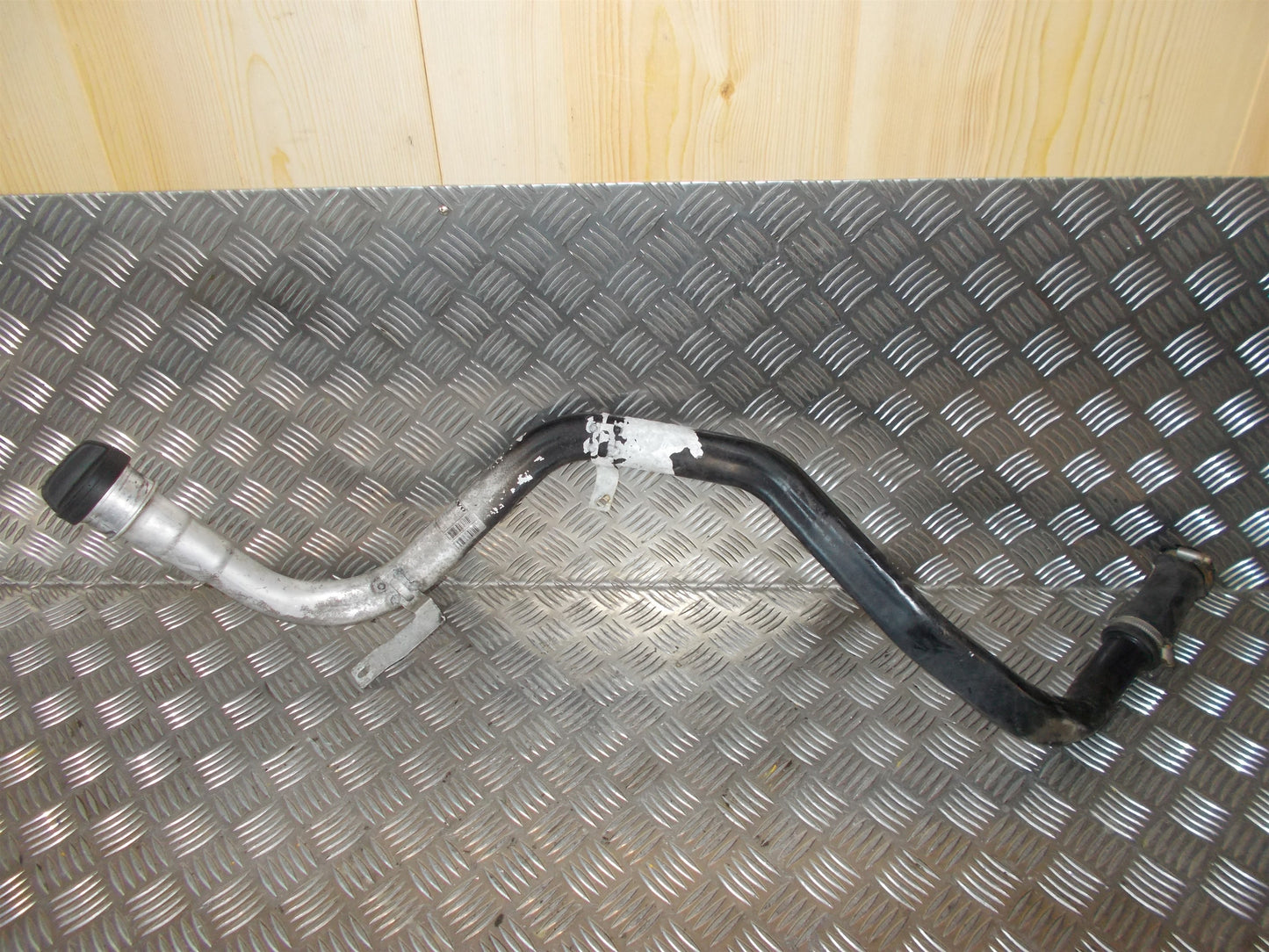 Volvo S60/V60 Tankrør Med OEM Nr. 9G9N9032EB Fra Volvo Ophugger