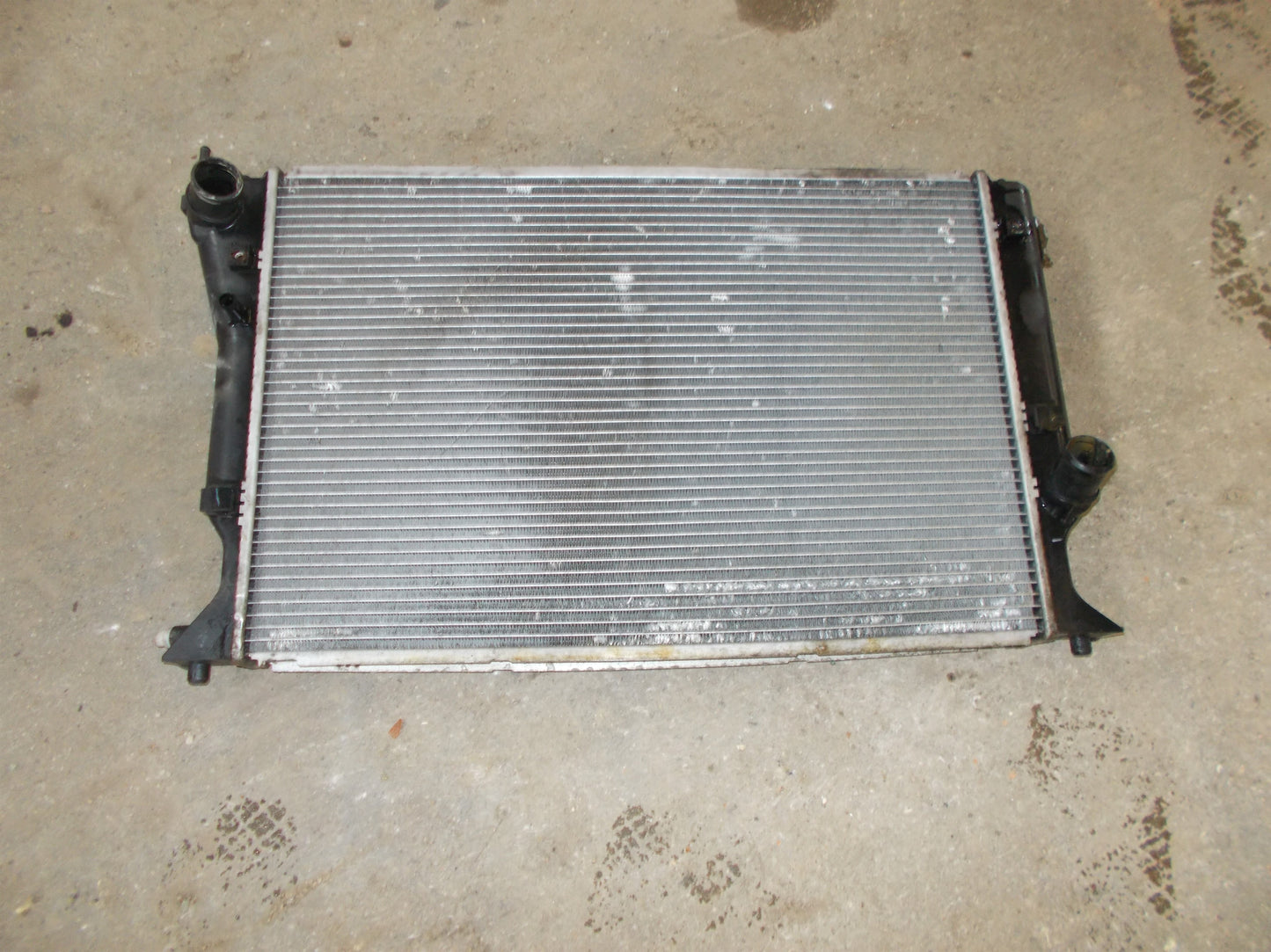 Toyota Corolla Verso Køler Med OEM Nr. 164000R011 Fra Toyota Ophugger