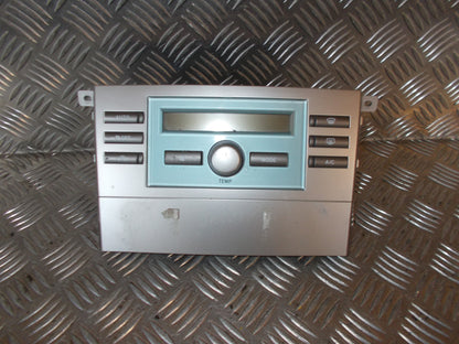 Toyota Corolla Verso Radio Med OEM Nr. 559000F020 Fra Toyota Ophugger