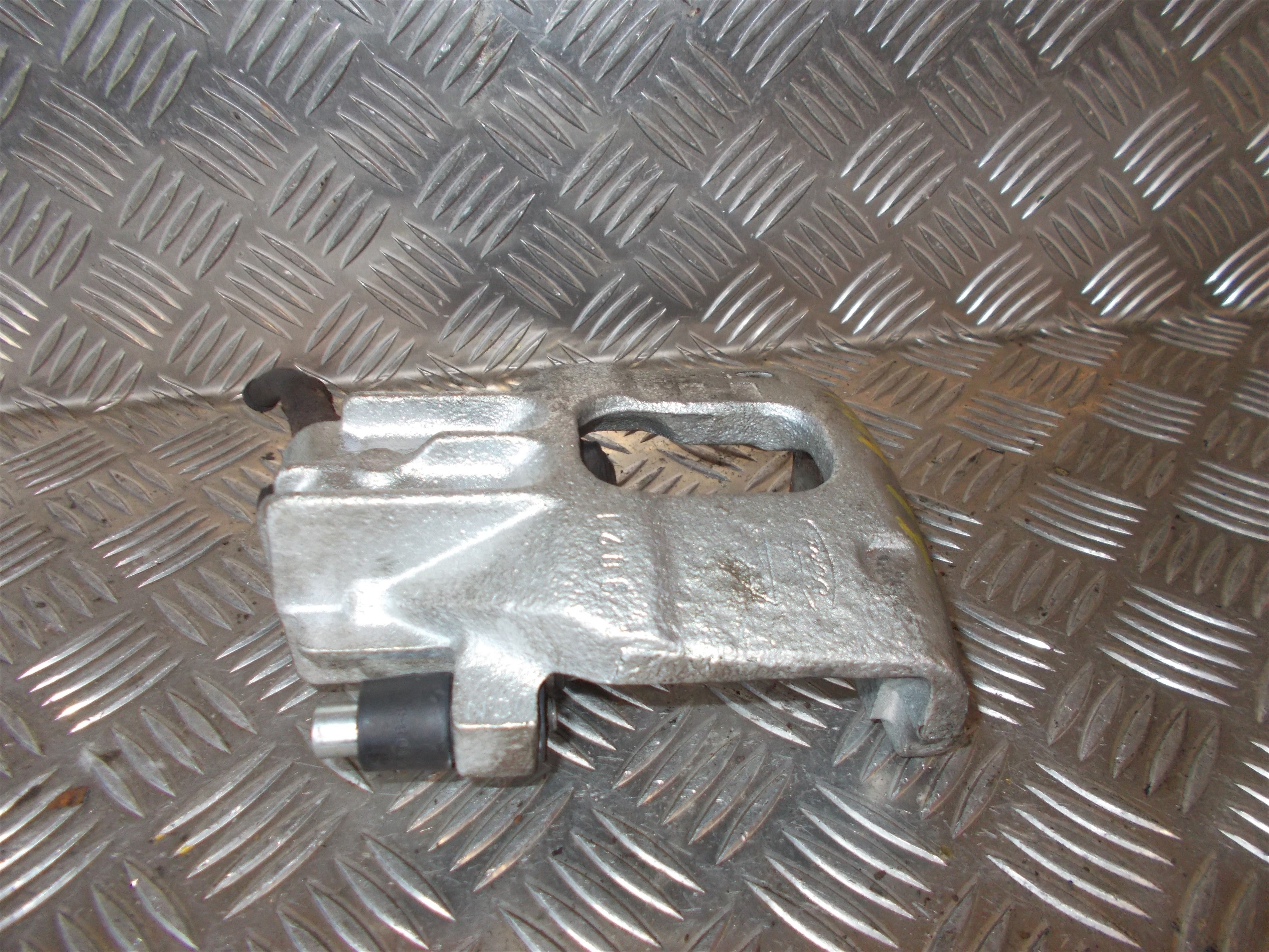 Ford Focus Bremsekaliber Vf Med OEM Nr. Ophugger Fra Ford Ophugger